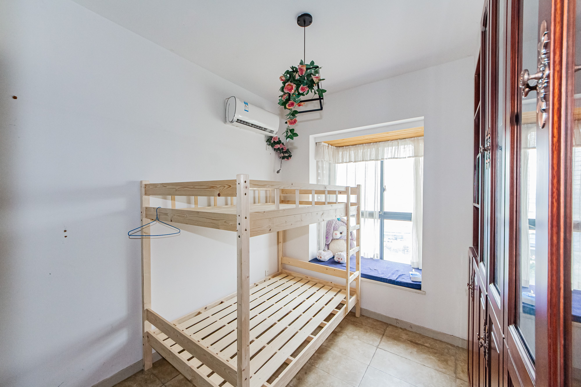 珠江郦城薰衣道  4室2厅2卫    136.6万 珠江郦城薰衣道  4室2厅2卫    136.6万卧室