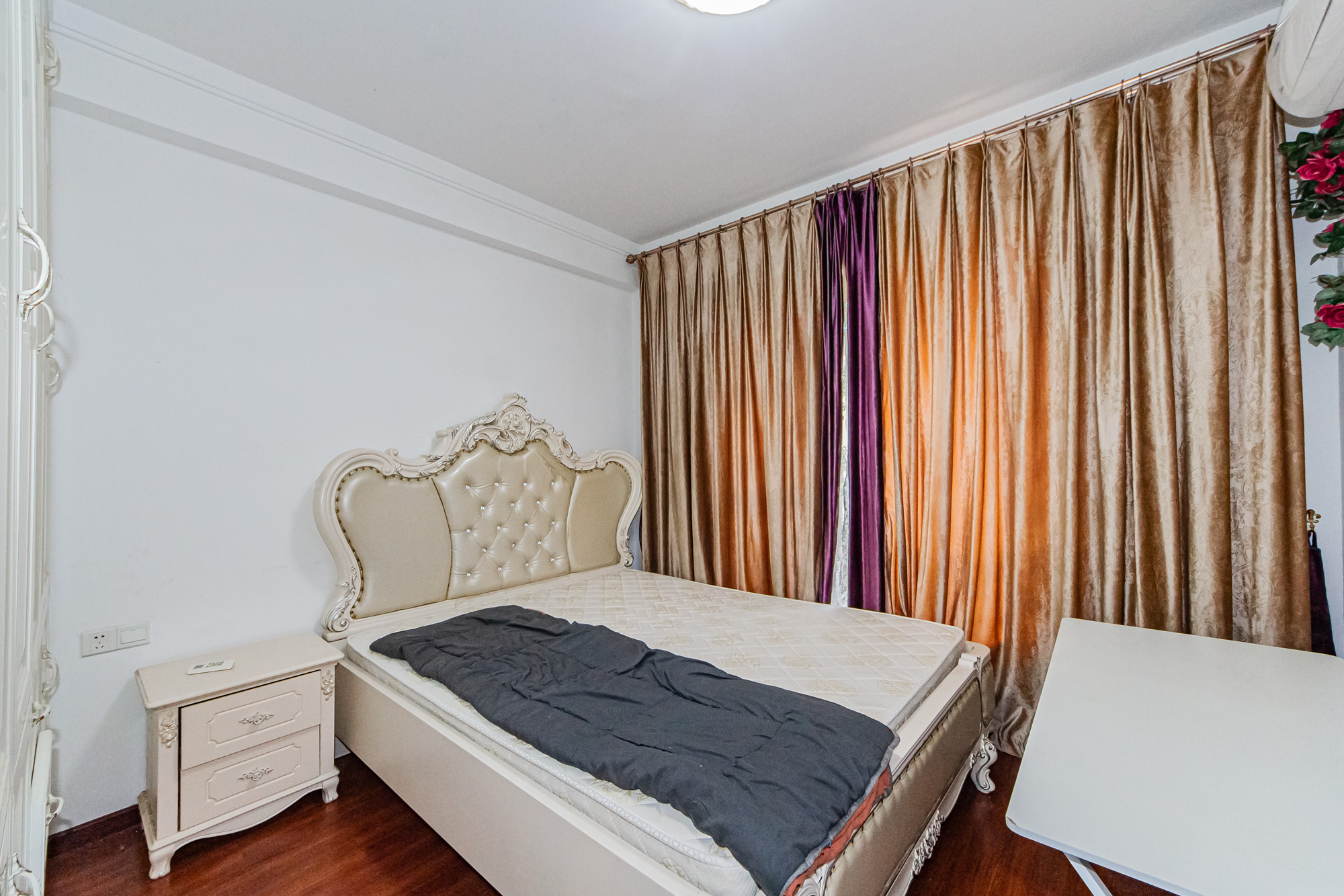 珠江郦城薰衣道  4室2厅2卫    136.6万 珠江郦城薰衣道  4室2厅2卫    136.6万卧室