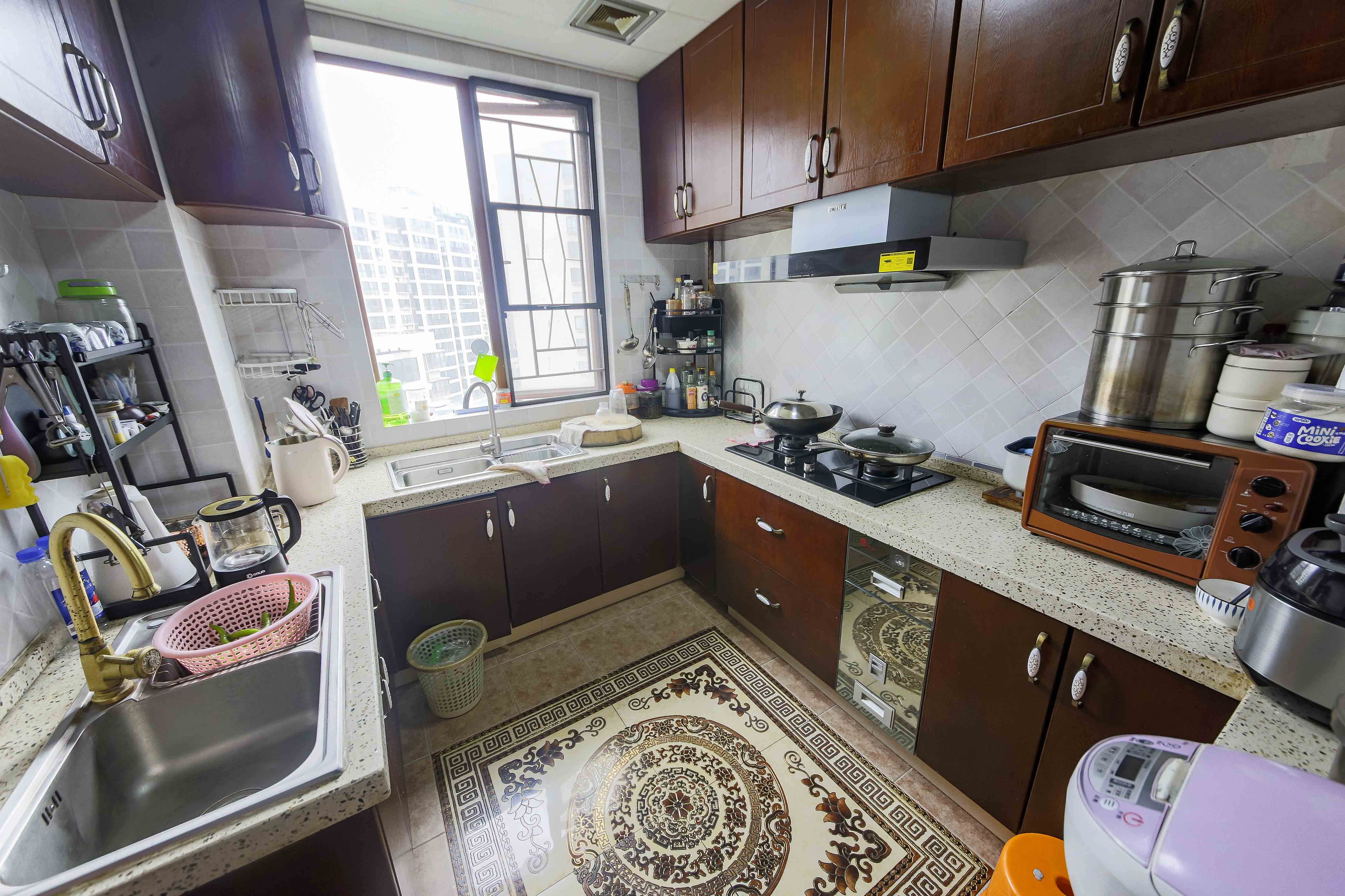 银杏嘉园 4室2厅2卫 226.0万 银杏嘉园 4室2厅2卫 226.0万厨房