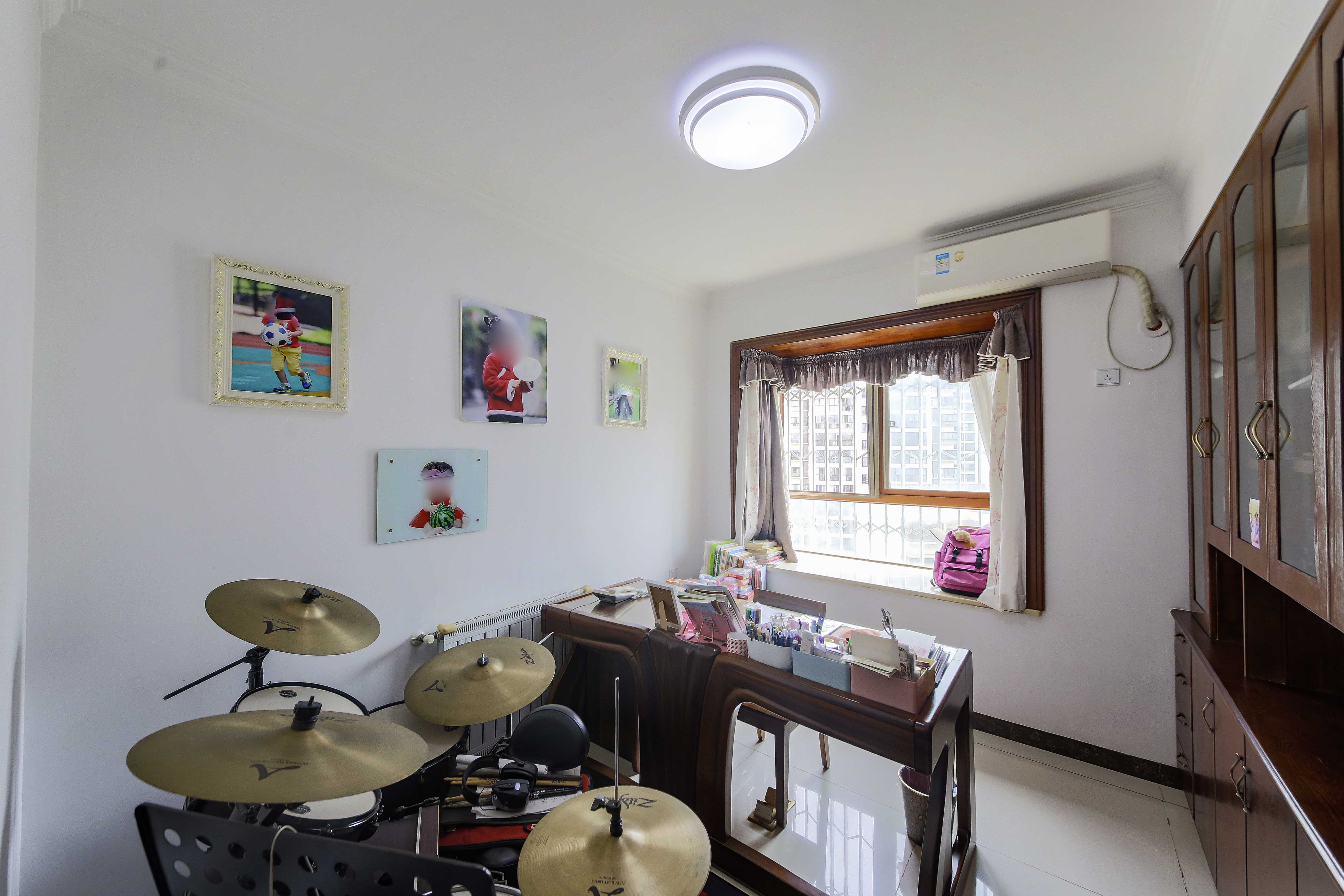 银杏嘉园 4室2厅2卫 226.0万 银杏嘉园 4室2厅2卫 226.0万卧室