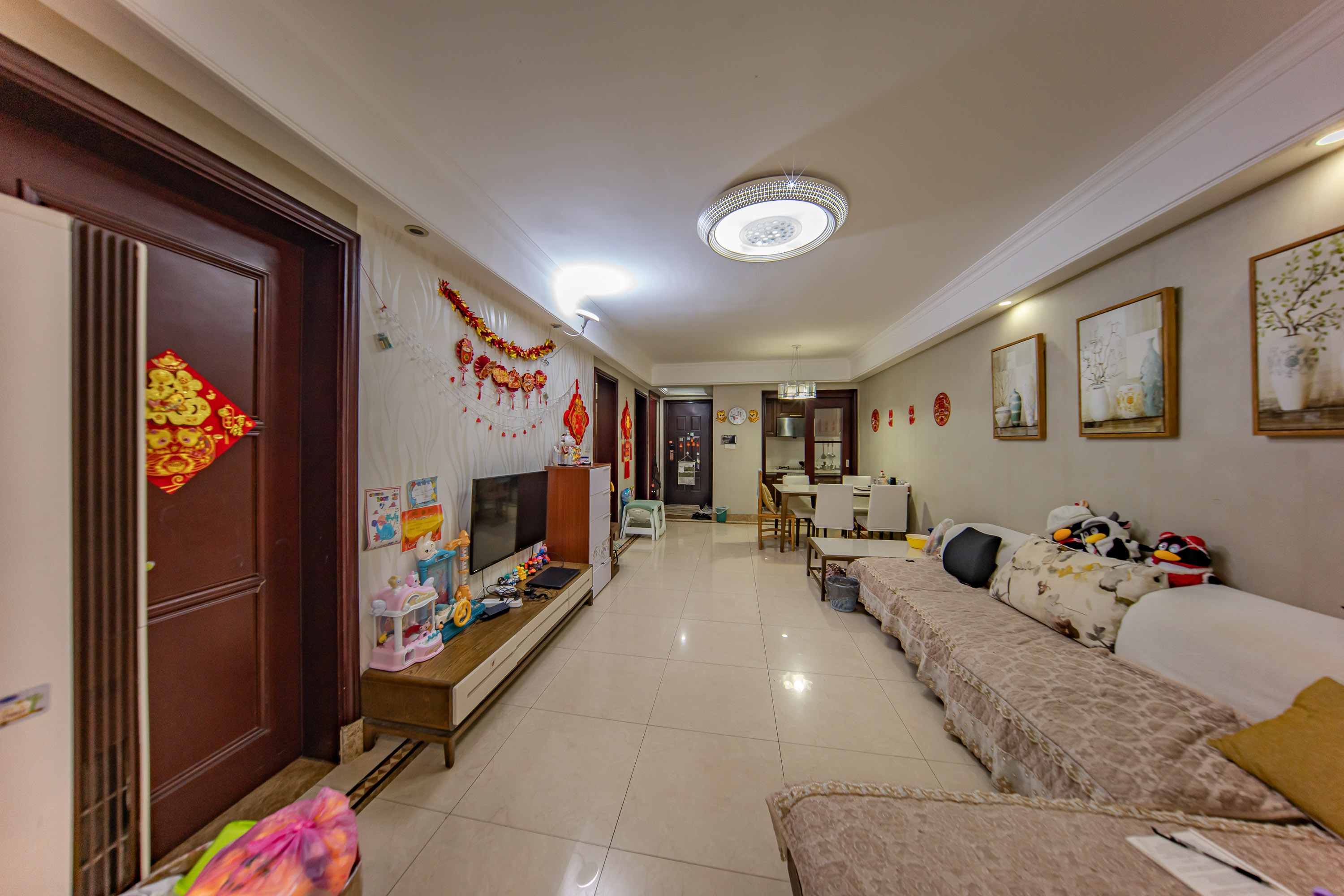 中海国际一期  3室2厅1卫    73.0万客厅