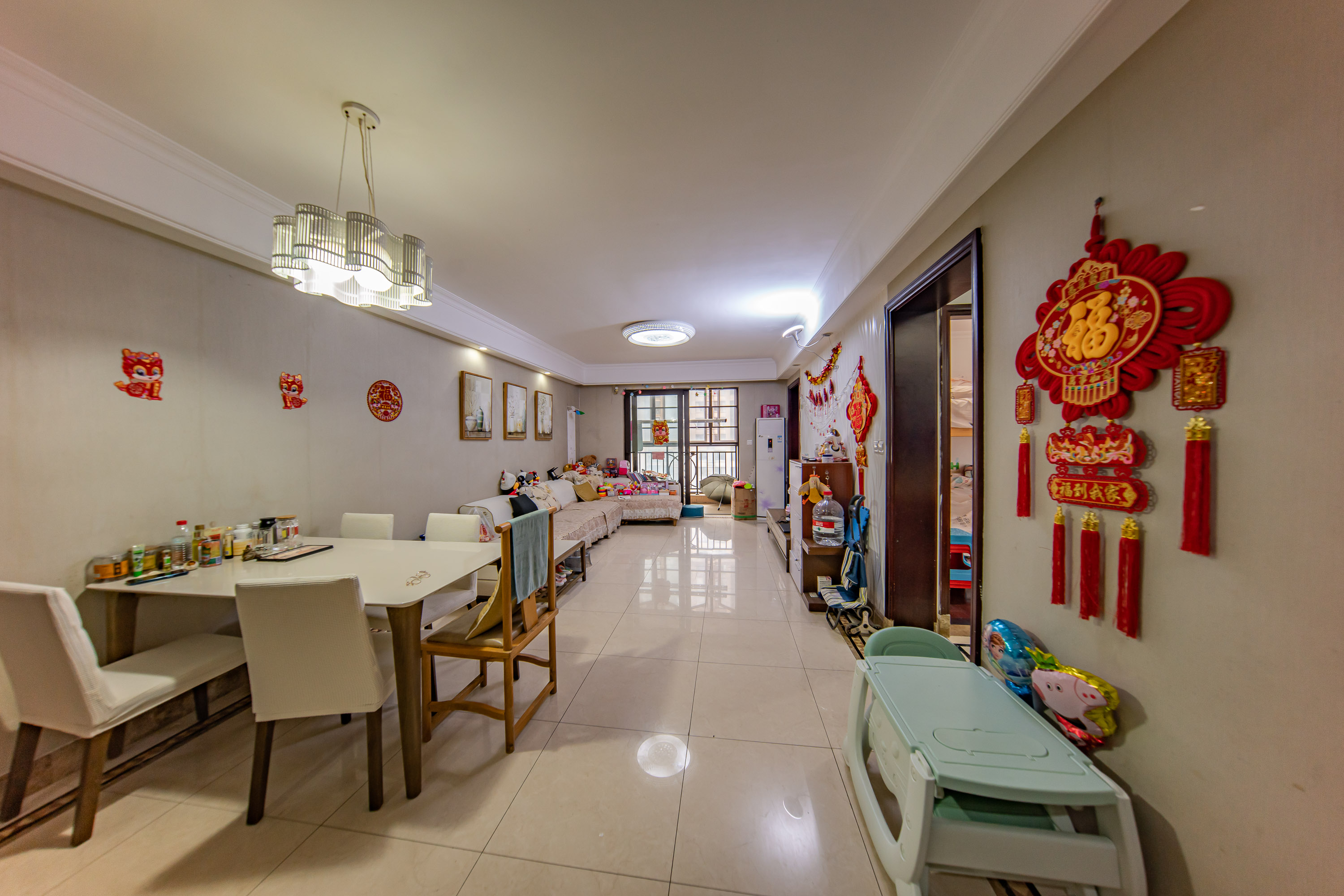 中海国际一期  3室2厅1卫    73.0万客厅