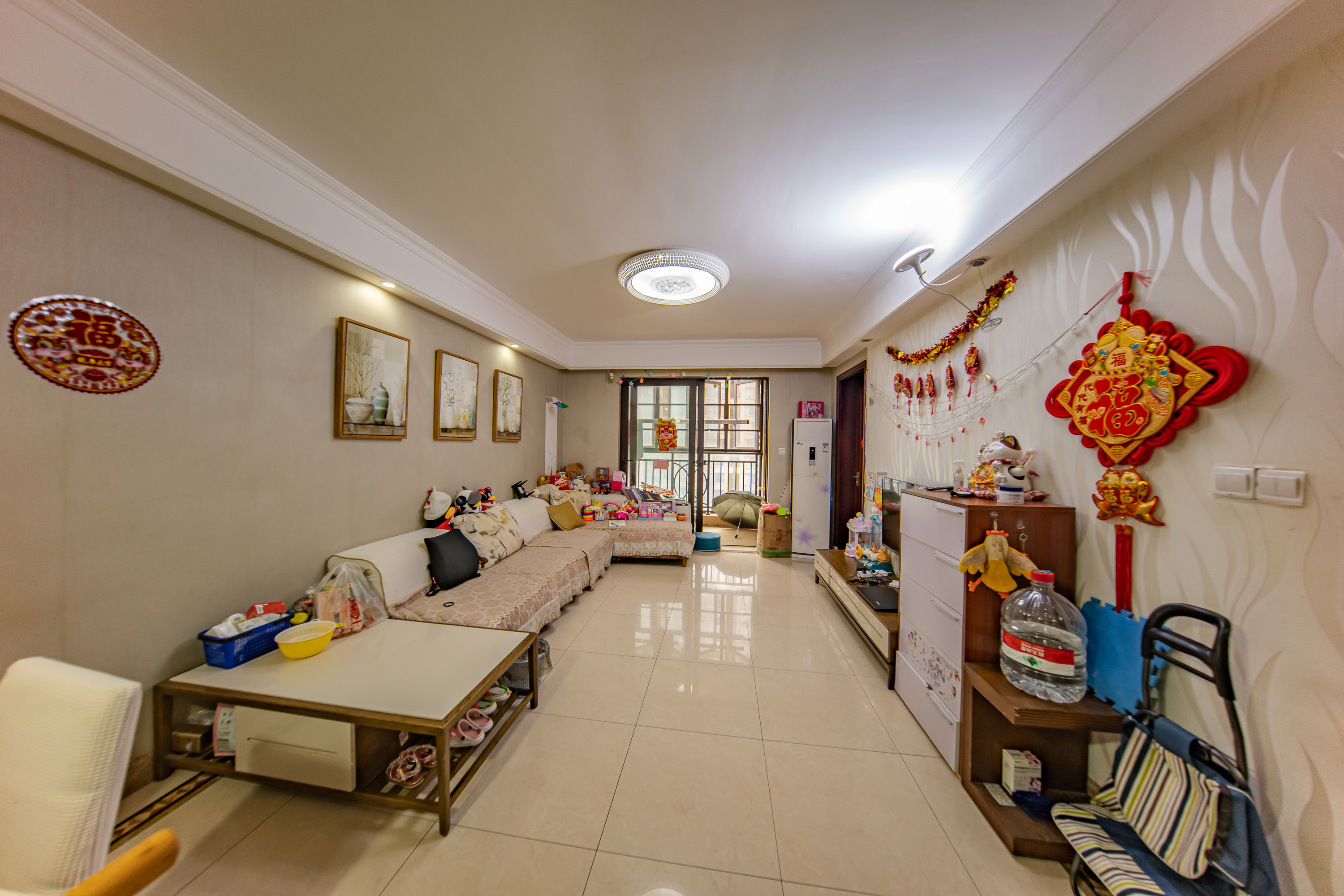 中海国际一期  3室2厅1卫    73.0万客厅