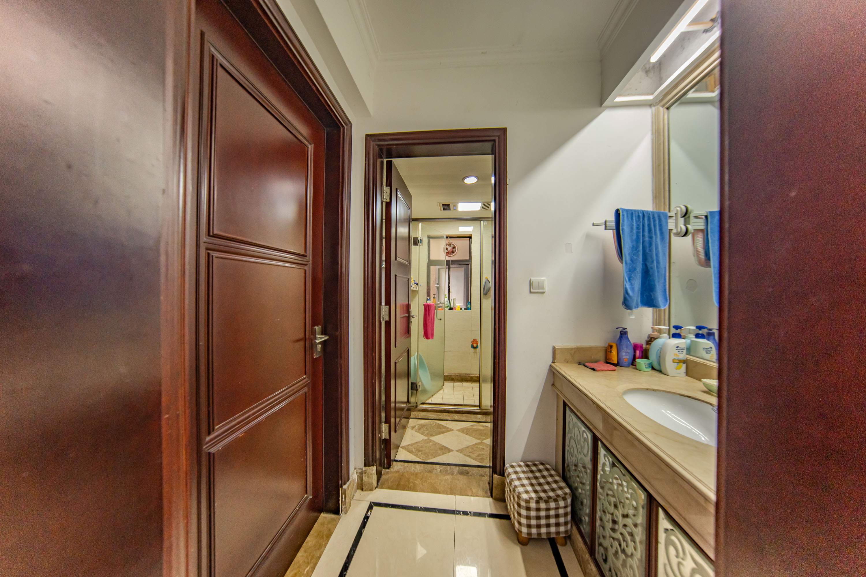 中海国际一期  3室2厅1卫    73.0万卫生间