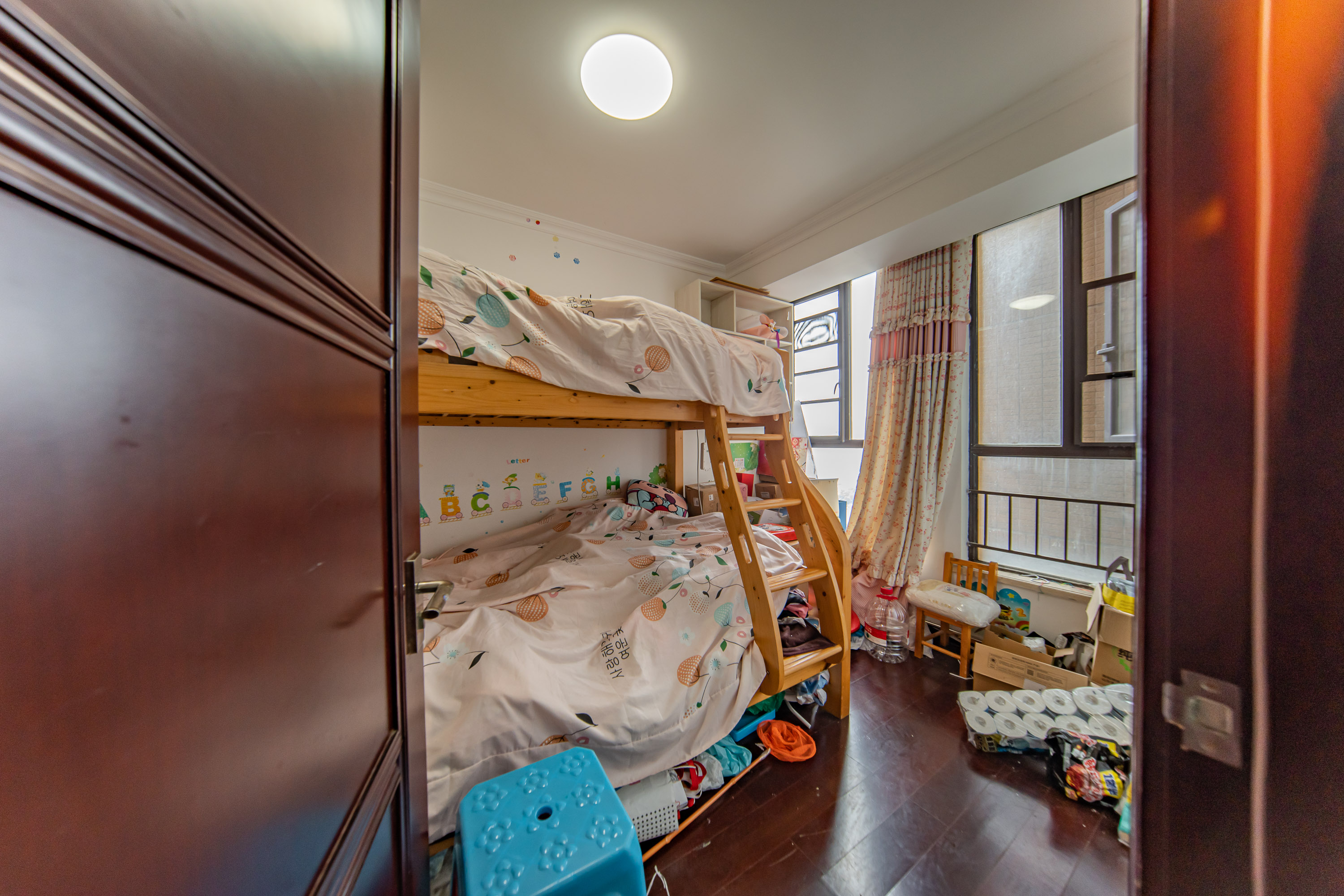 中海国际一期  3室2厅1卫    73.0万卧室