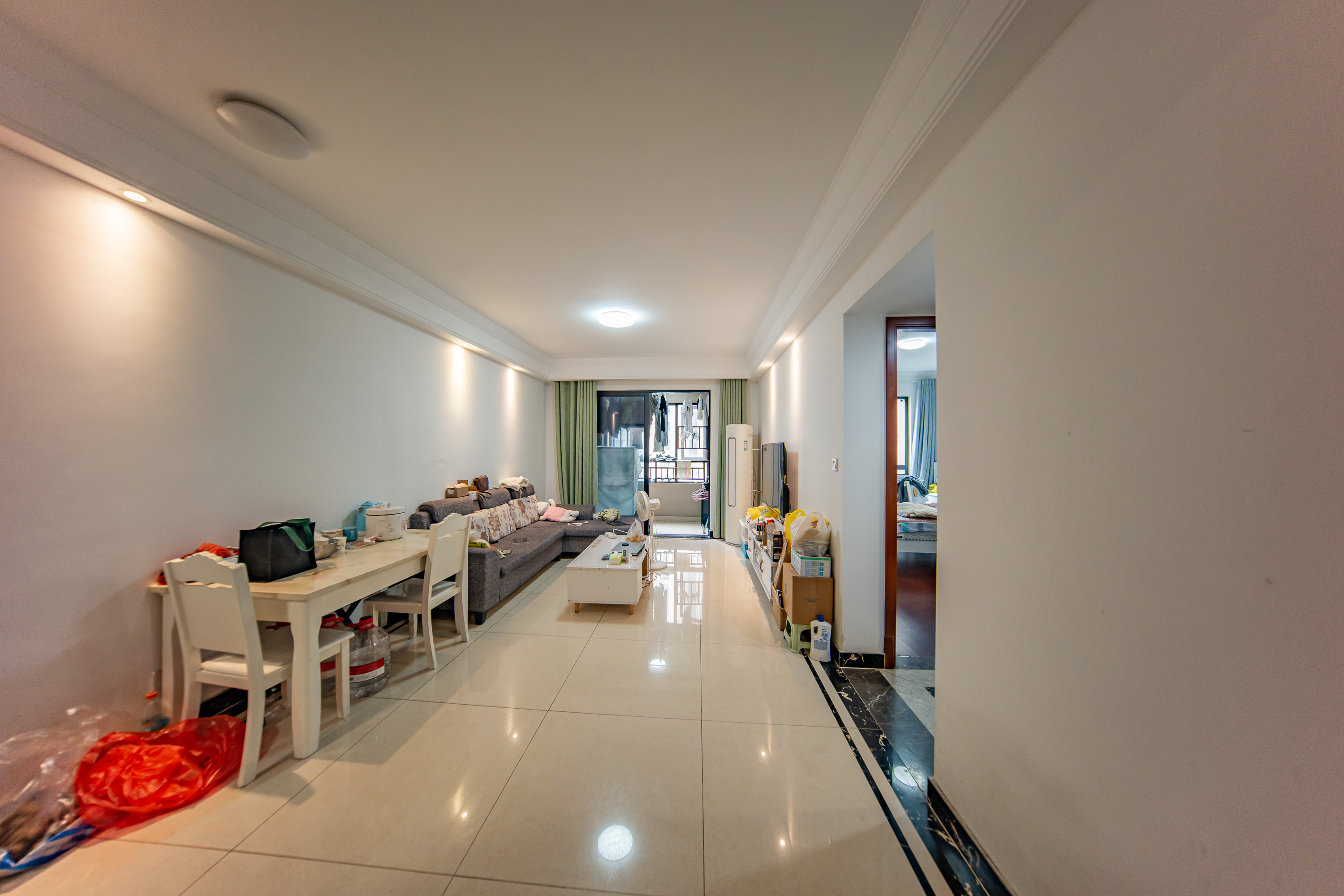 中海国际二期 2室2厅1卫 78.0万 中海国际二期 2室2厅1卫 78.0万客厅