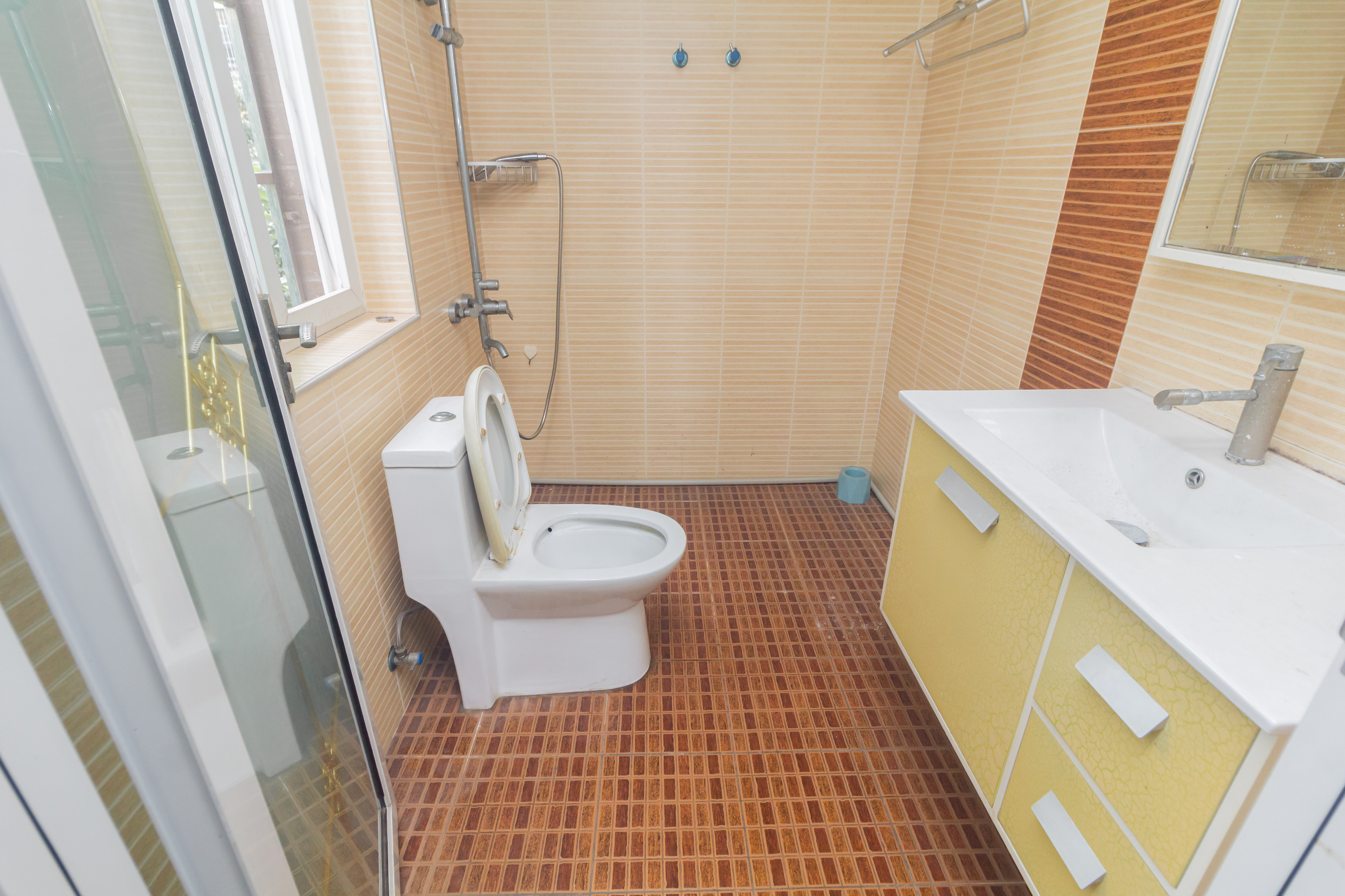 方略学府佳境 4室2厅1卫 85.0万 方略学府佳境 4室2厅1卫 85.0万卫生间