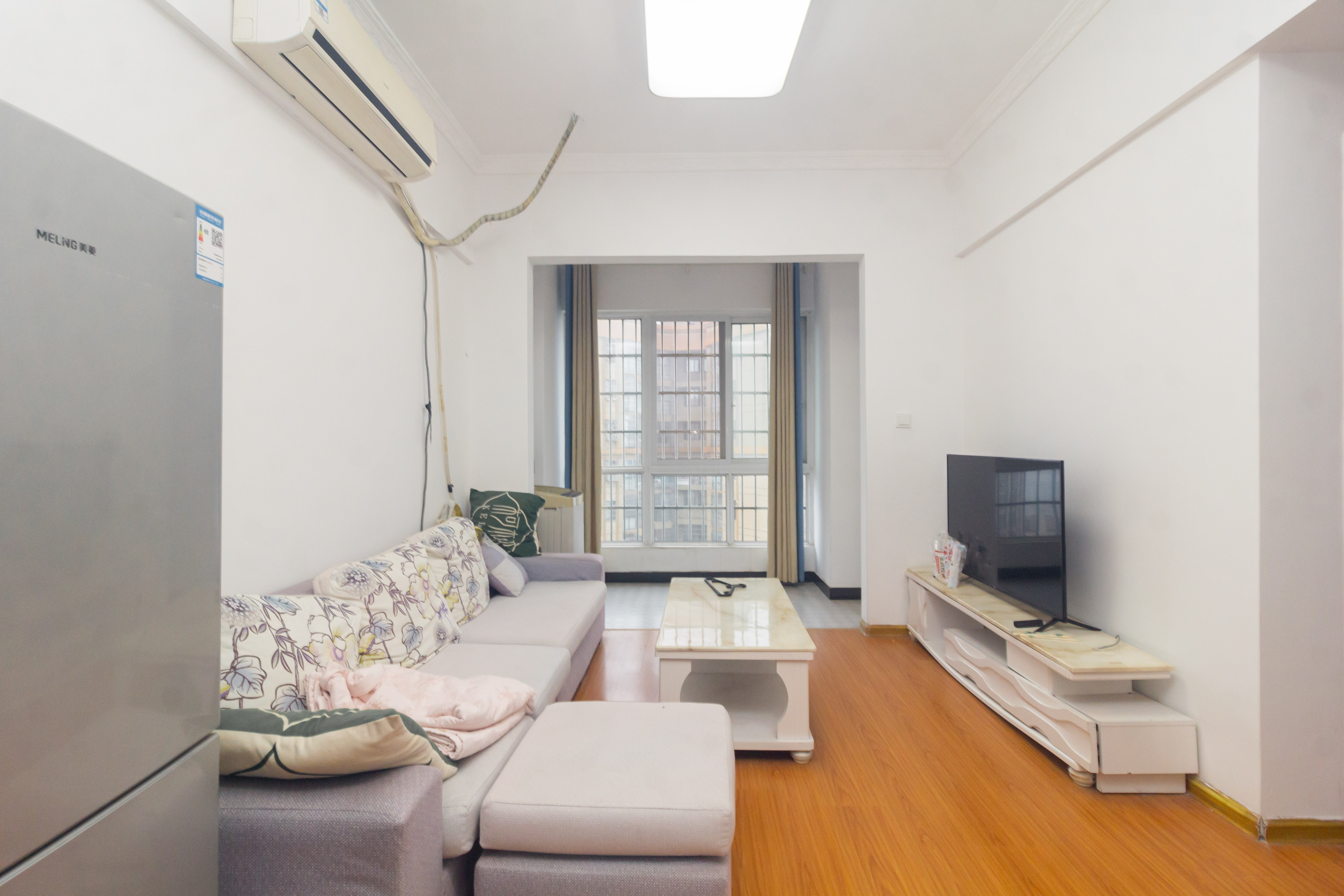 光明城市(星辰青年城)  2室2厅1卫    45.0万 光明城市(星辰青年城)  2室2厅1卫    45.0万客厅