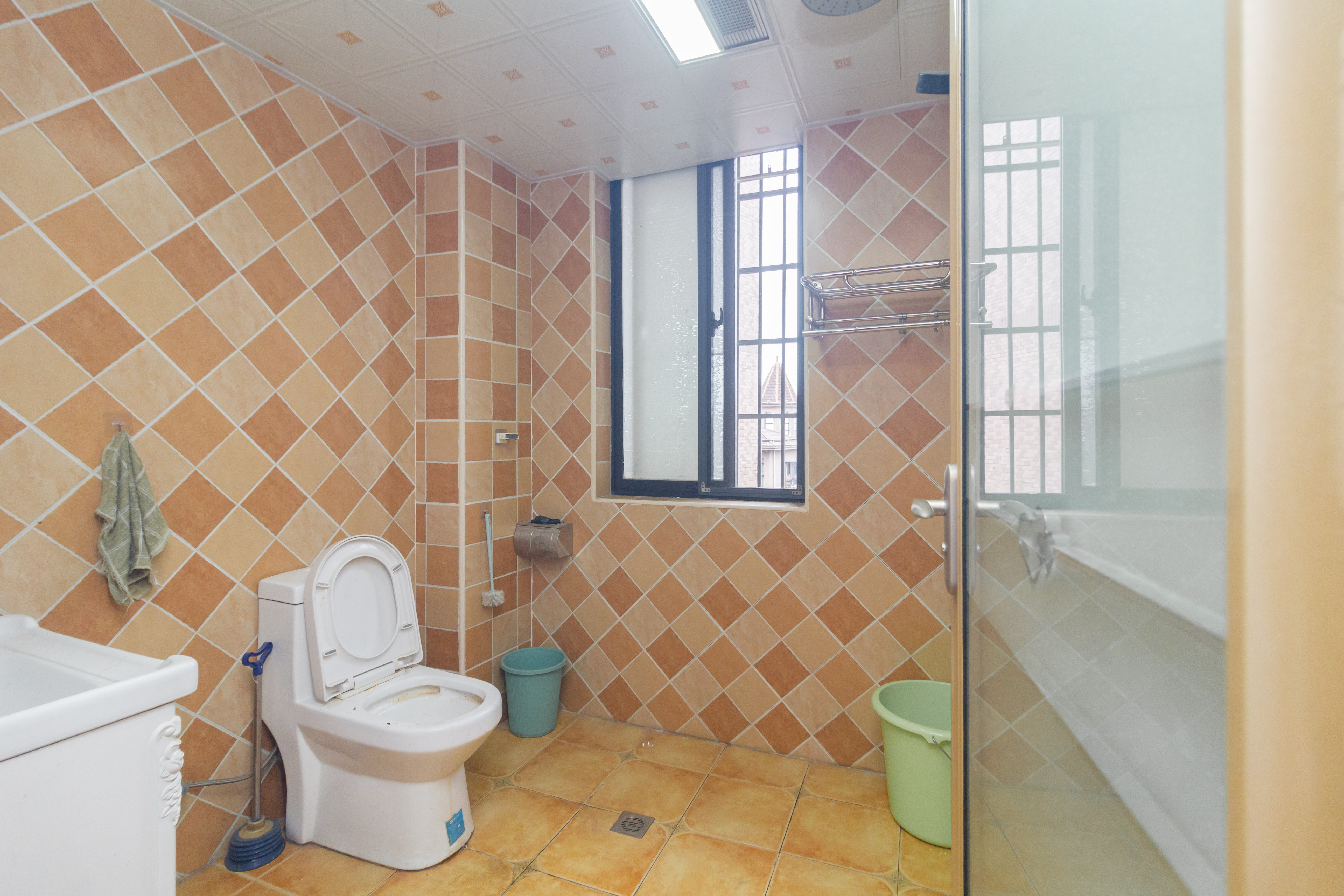 康桥长郡 3室2厅2卫 68.0万 康桥长郡 3室2厅2卫 68.0万卫生间