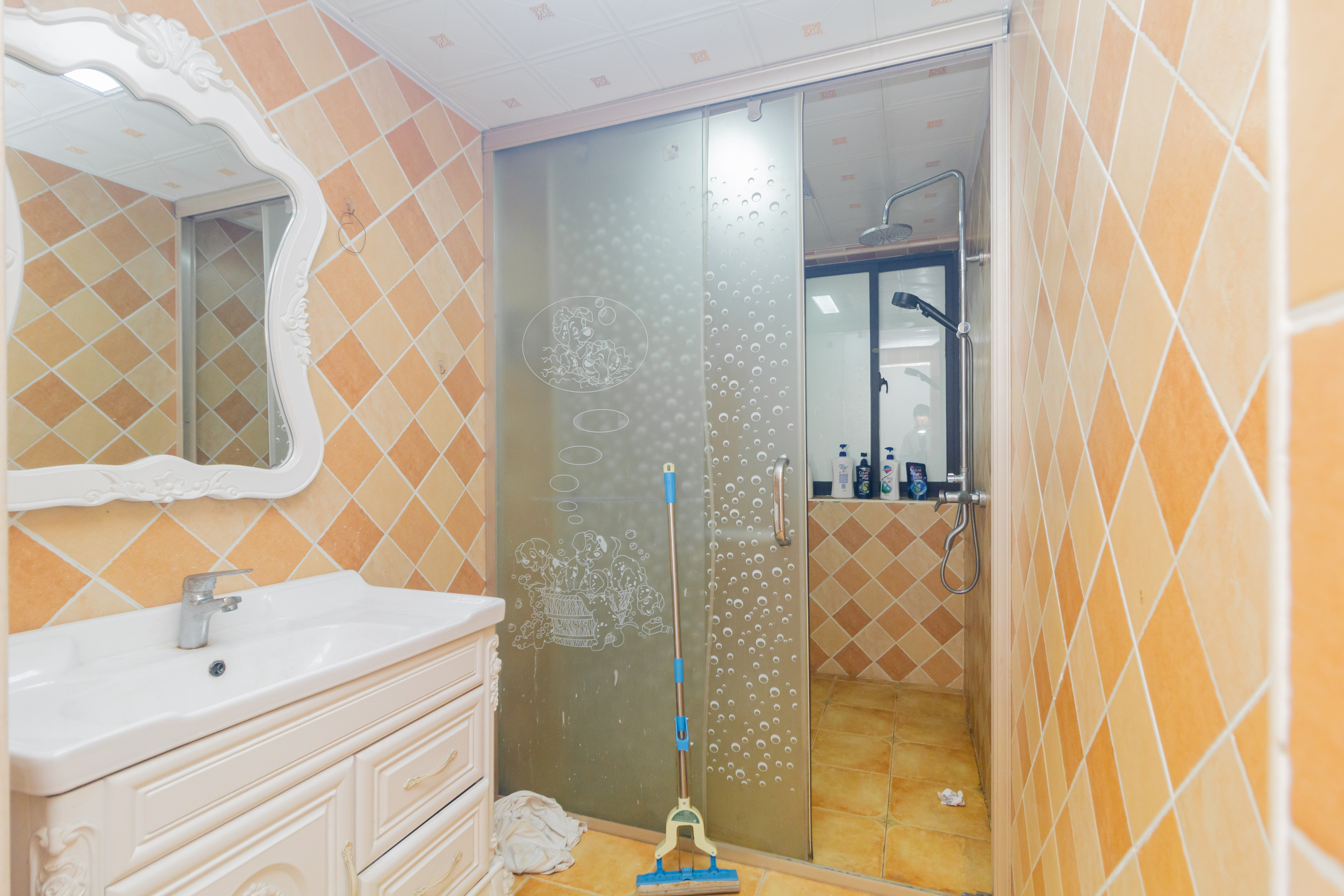 康桥长郡 3室2厅2卫 68.0万 康桥长郡 3室2厅2卫 68.0万卫生间