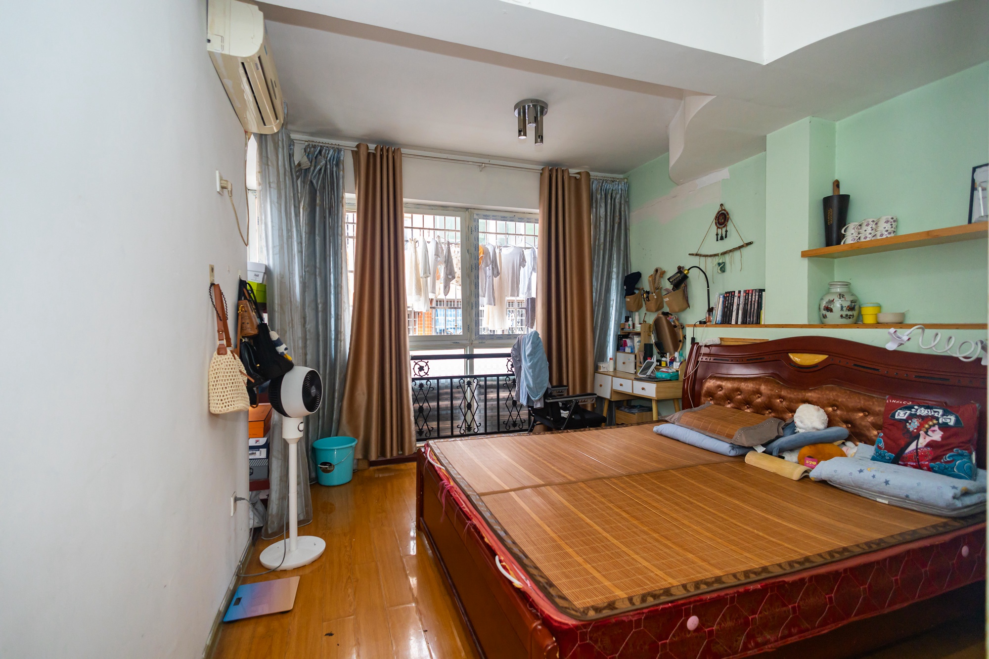 湘绣城 4室2厅2卫 60.0万 湘绣城 4室2厅2卫 60.0万卧室