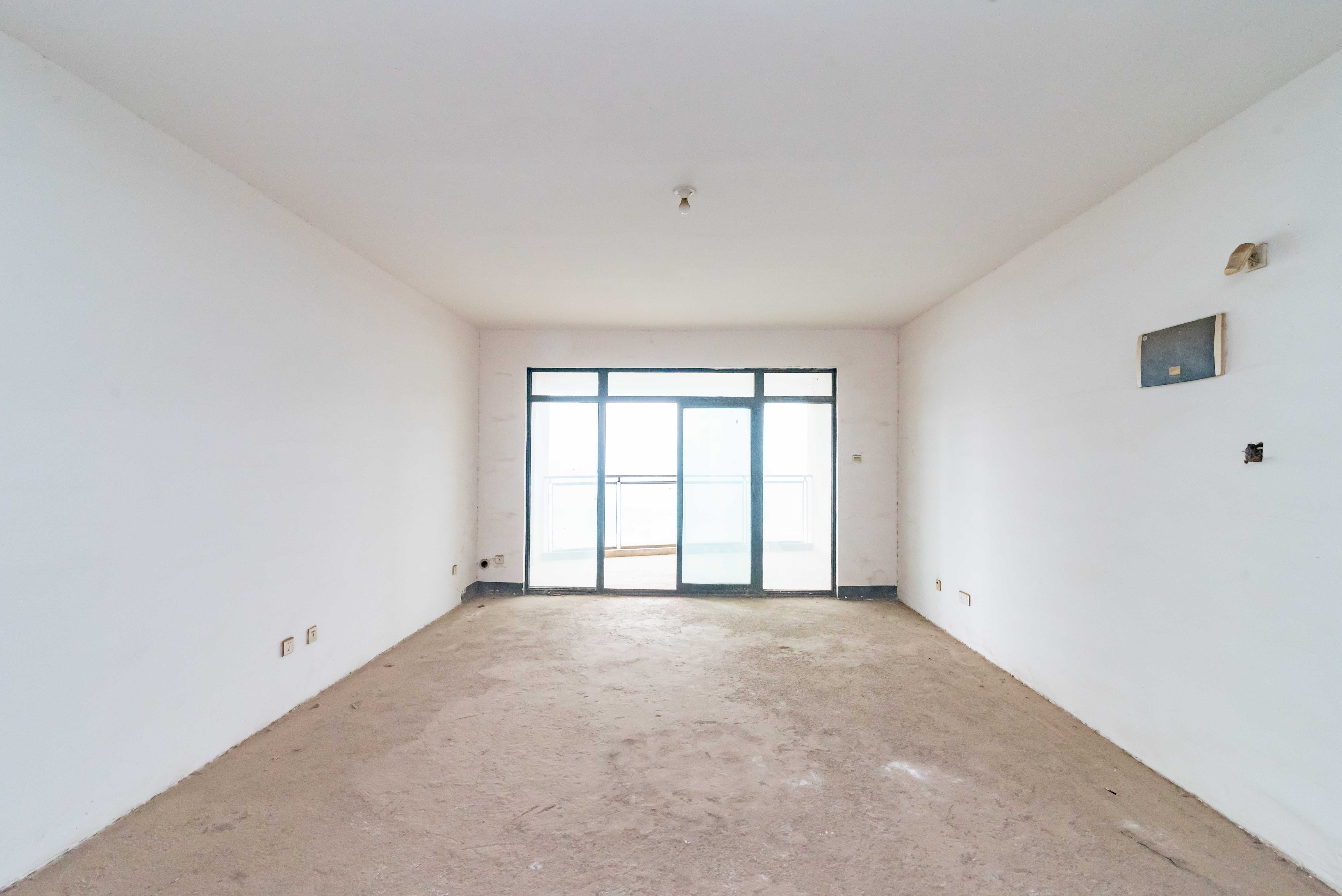 藏珑湖上国际花园  4室2厅2卫    238.0万 藏珑湖上国际花园  4室2厅2卫    238.0万客厅