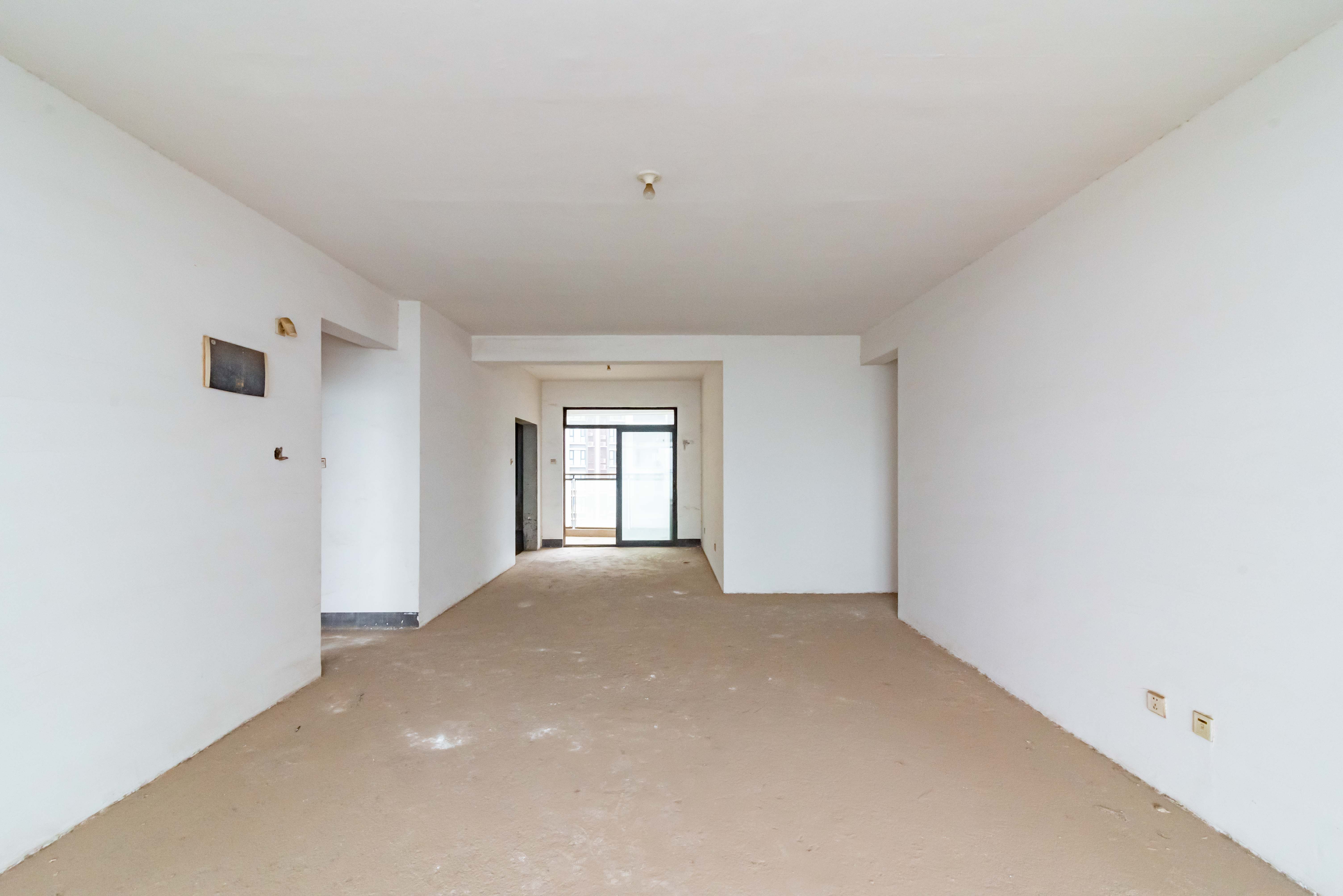 藏珑湖上国际花园  4室2厅2卫    238.0万 藏珑湖上国际花园  4室2厅2卫    238.0万客厅