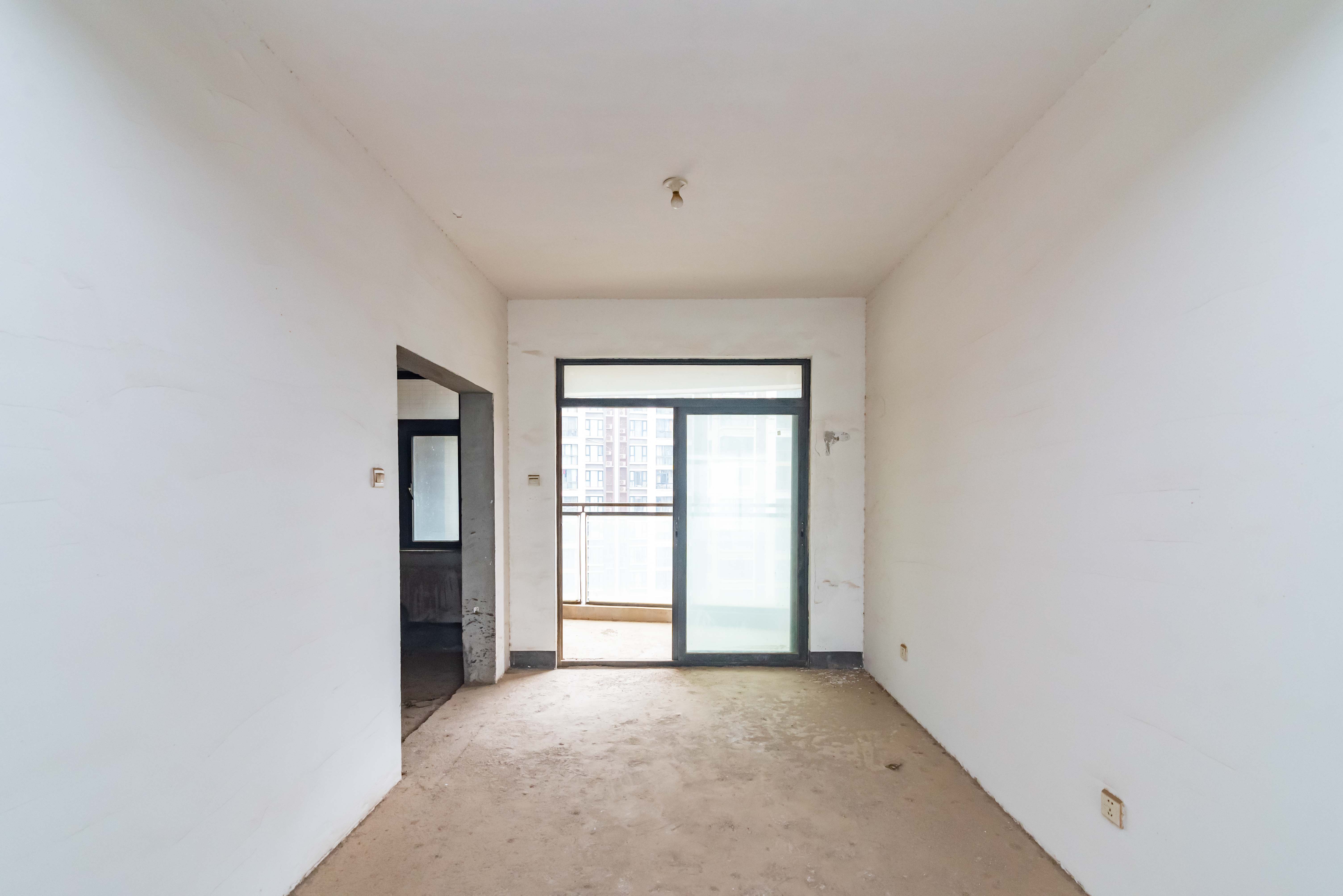 藏珑湖上国际花园  4室2厅2卫    238.0万 藏珑湖上国际花园  4室2厅2卫    238.0万客厅