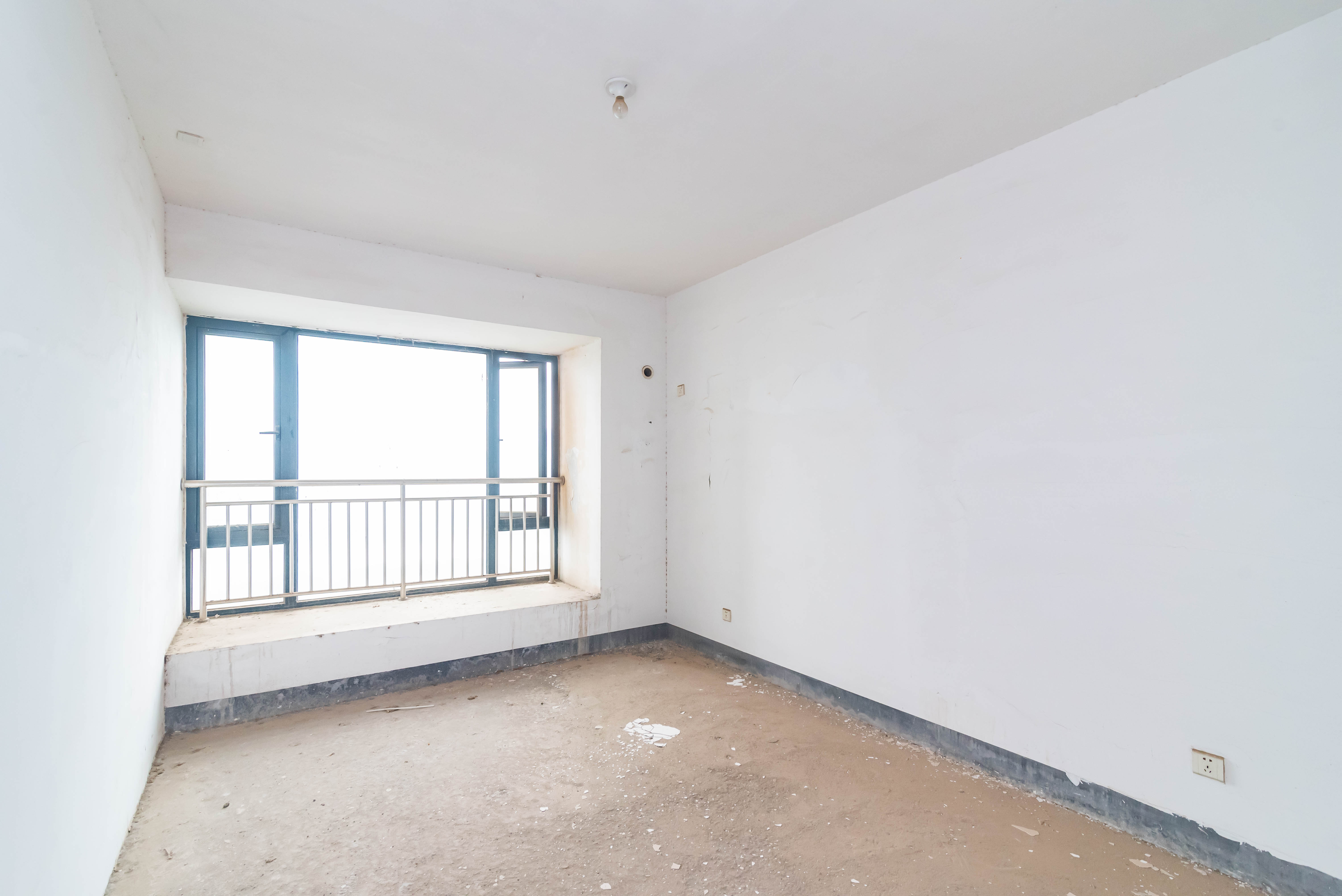 藏珑湖上国际花园  4室2厅2卫    238.0万 藏珑湖上国际花园  4室2厅2卫    238.0万卧室