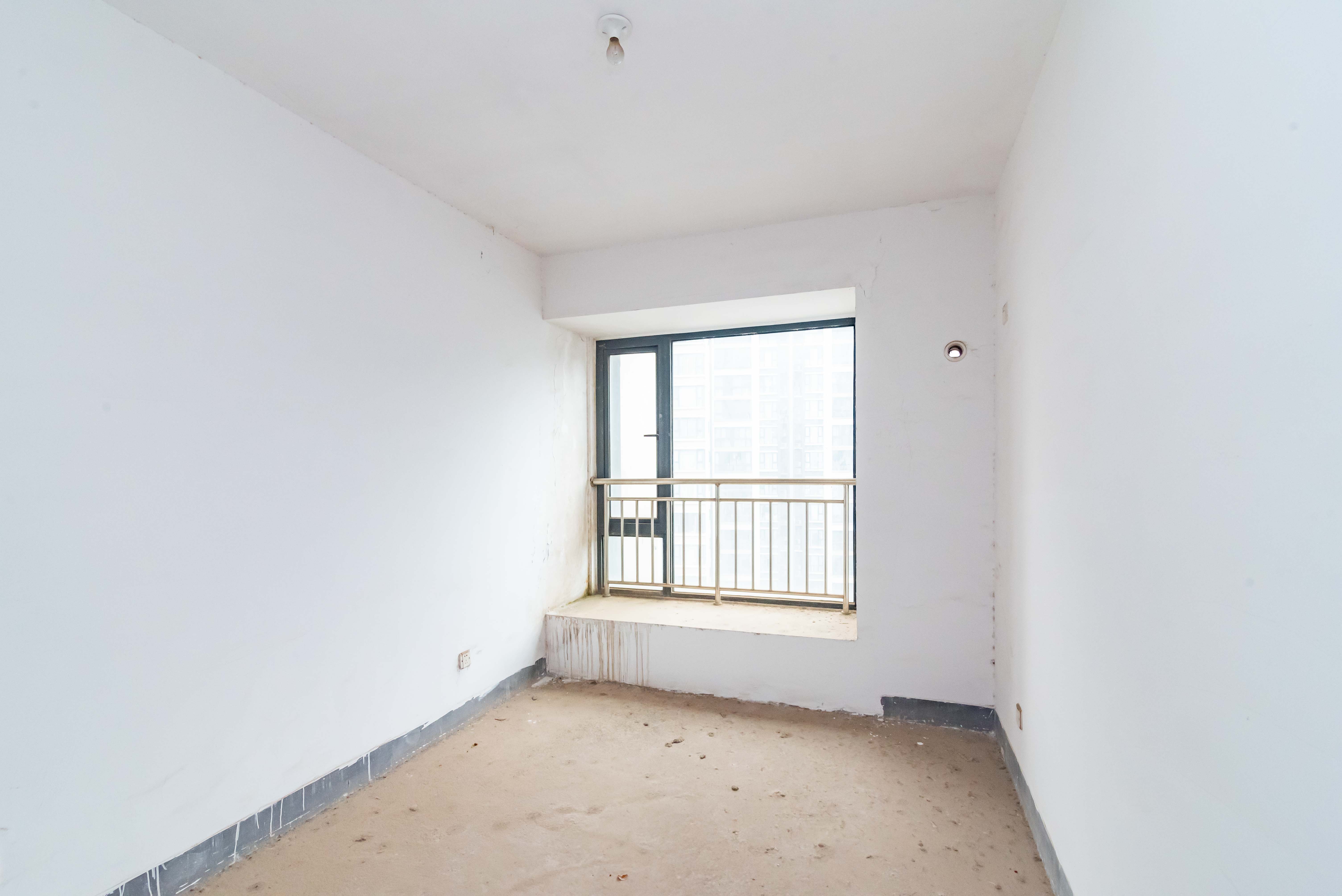 藏珑湖上国际花园  4室2厅2卫    238.0万 藏珑湖上国际花园  4室2厅2卫    238.0万卧室