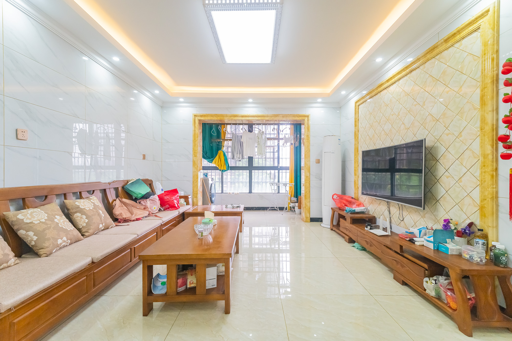 深业睿城 3室2厅2卫 106.80万 深业睿城 3室2厅2卫 106.80万客厅