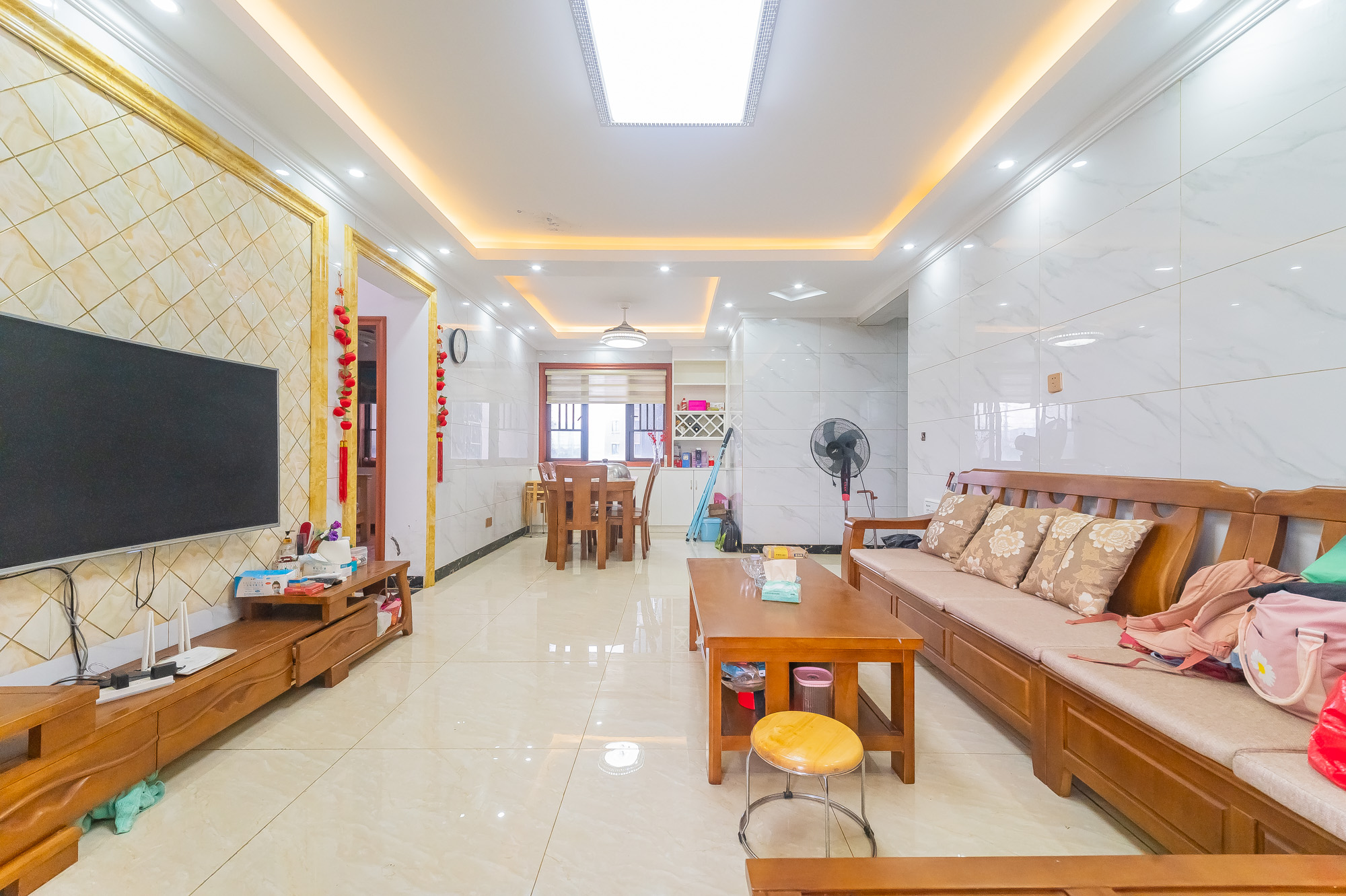 深业睿城 3室2厅2卫 106.80万 深业睿城 3室2厅2卫 106.80万客厅