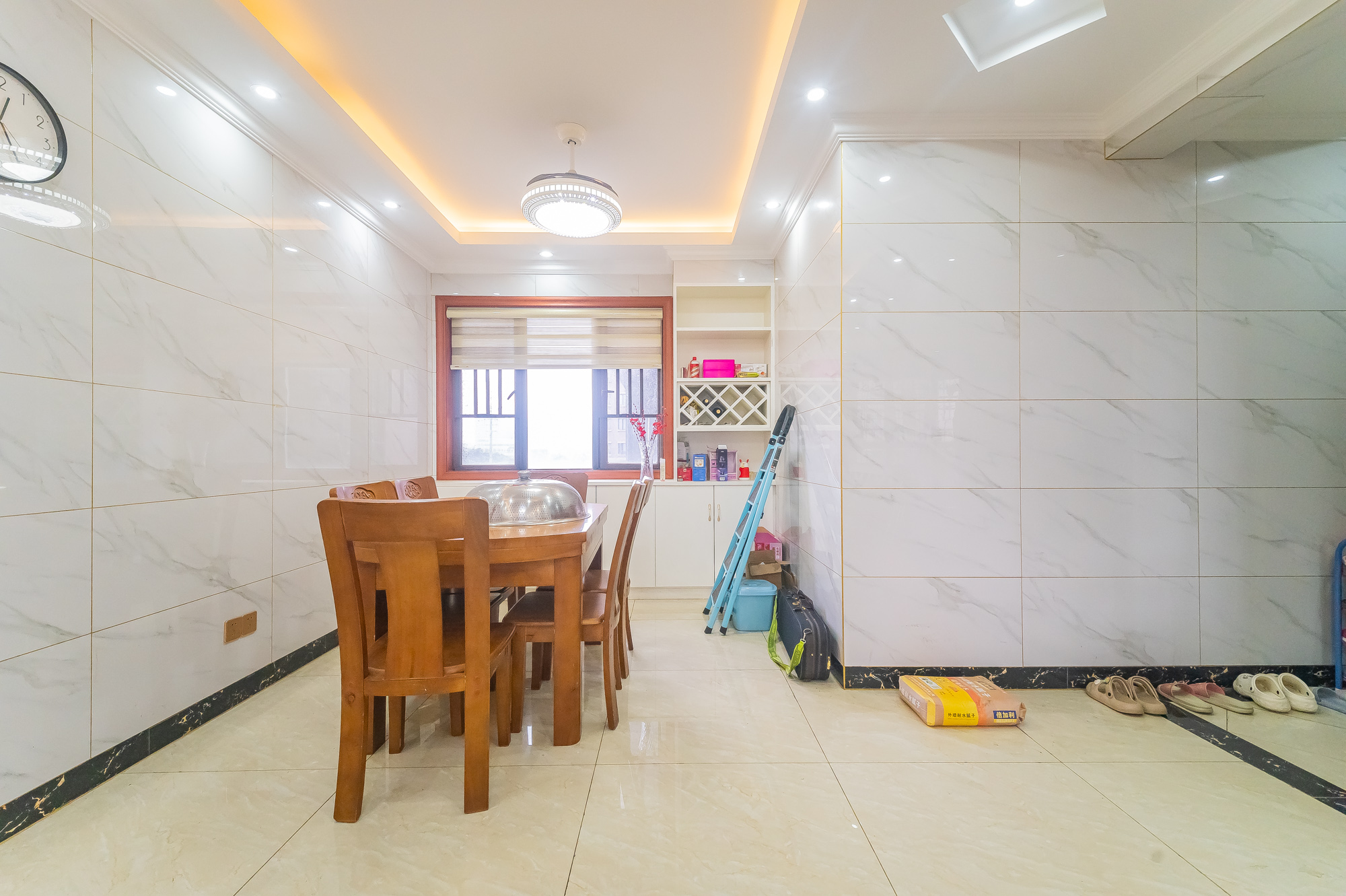 深业睿城 3室2厅2卫 106.80万 深业睿城 3室2厅2卫 106.80万客厅