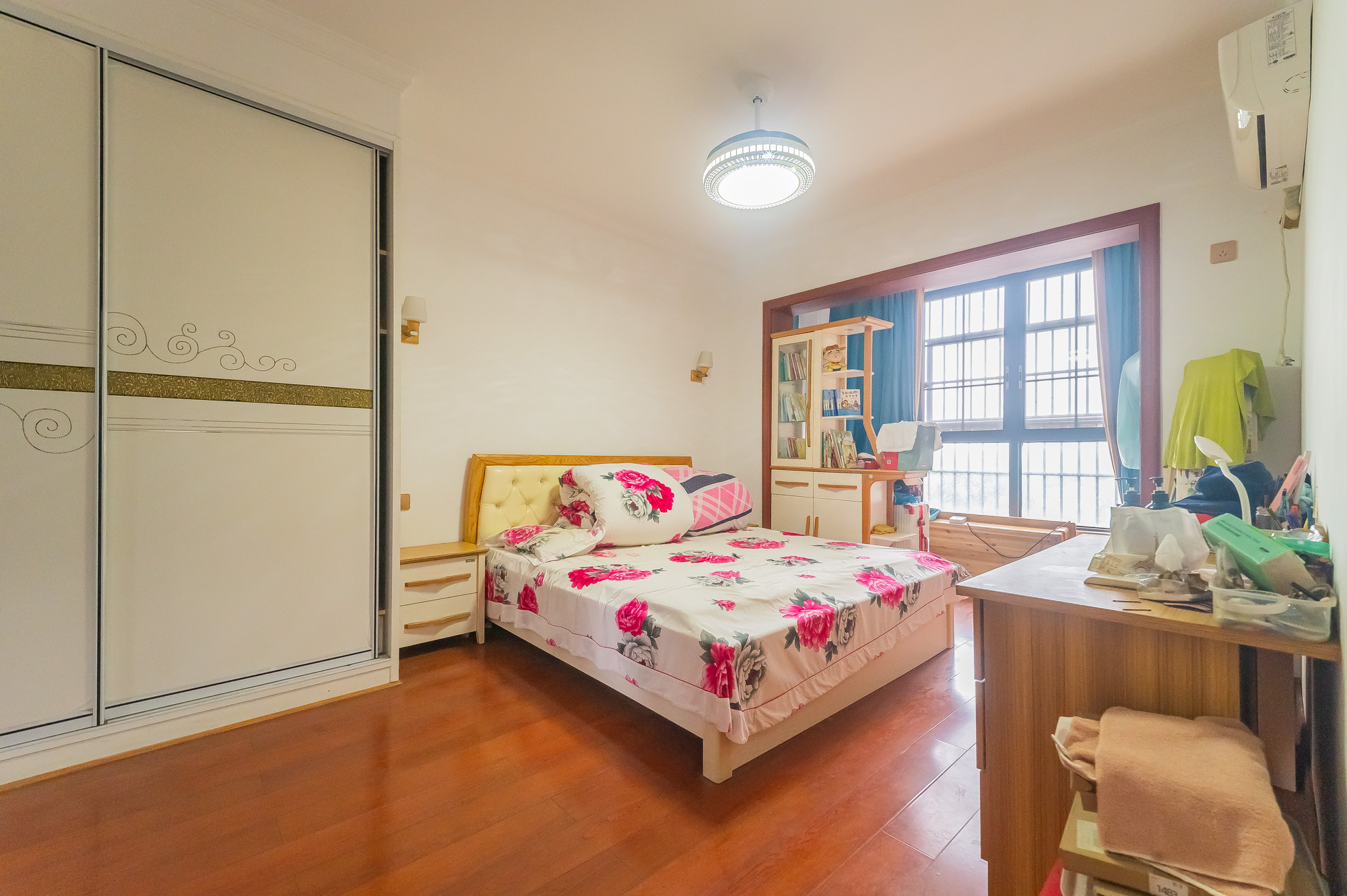 深业睿城 3室2厅2卫 106.80万 深业睿城 3室2厅2卫 106.80万卧室