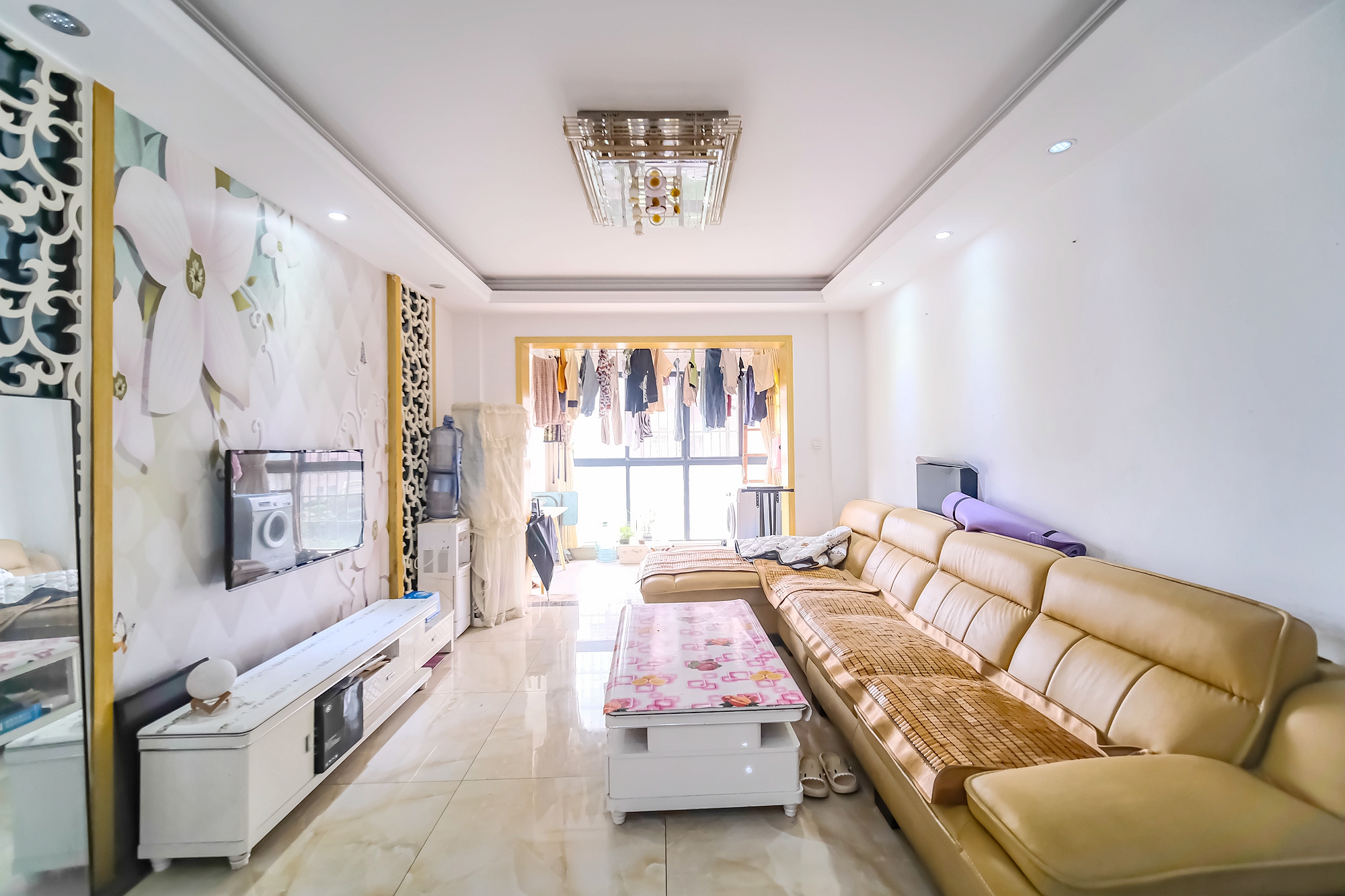 花样年华  4室2厅1卫    69.0万 花样年华  4室2厅1卫    69.0万客厅