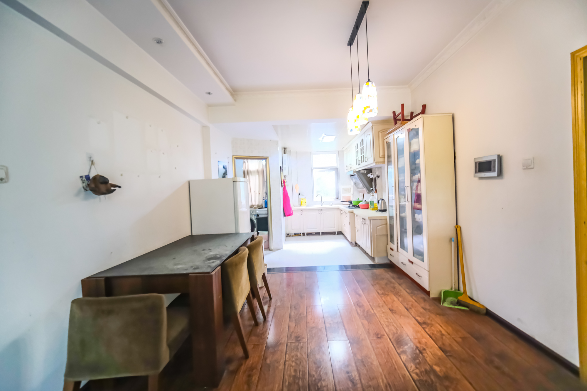 郡原居里  2室2厅1卫    83.1万 郡原居里  2室2厅1卫    83.1万客厅