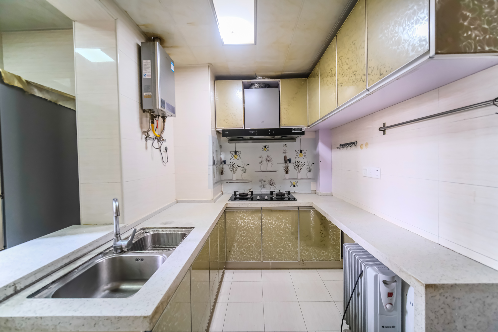 山水湾  3室2厅1卫    68.3万 山水湾  3室2厅1卫    68.3万厨房