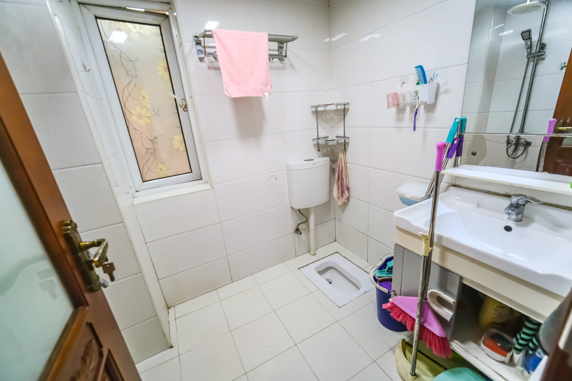 山水湾  3室2厅1卫    68.3万 山水湾  3室2厅1卫    68.3万卫生间