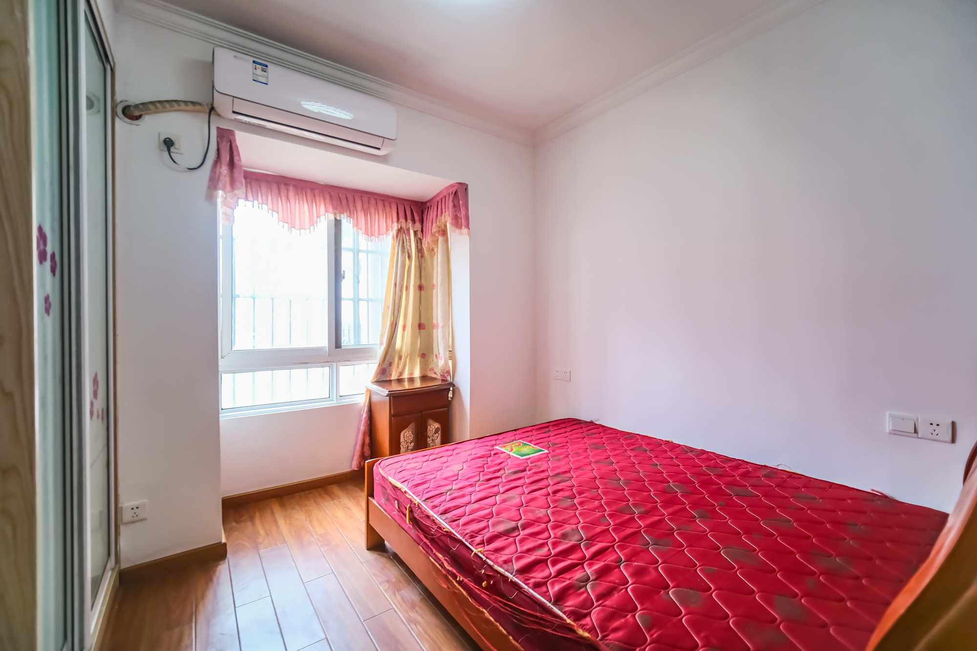 山水湾  3室2厅1卫    68.3万 山水湾  3室2厅1卫    68.3万卧室