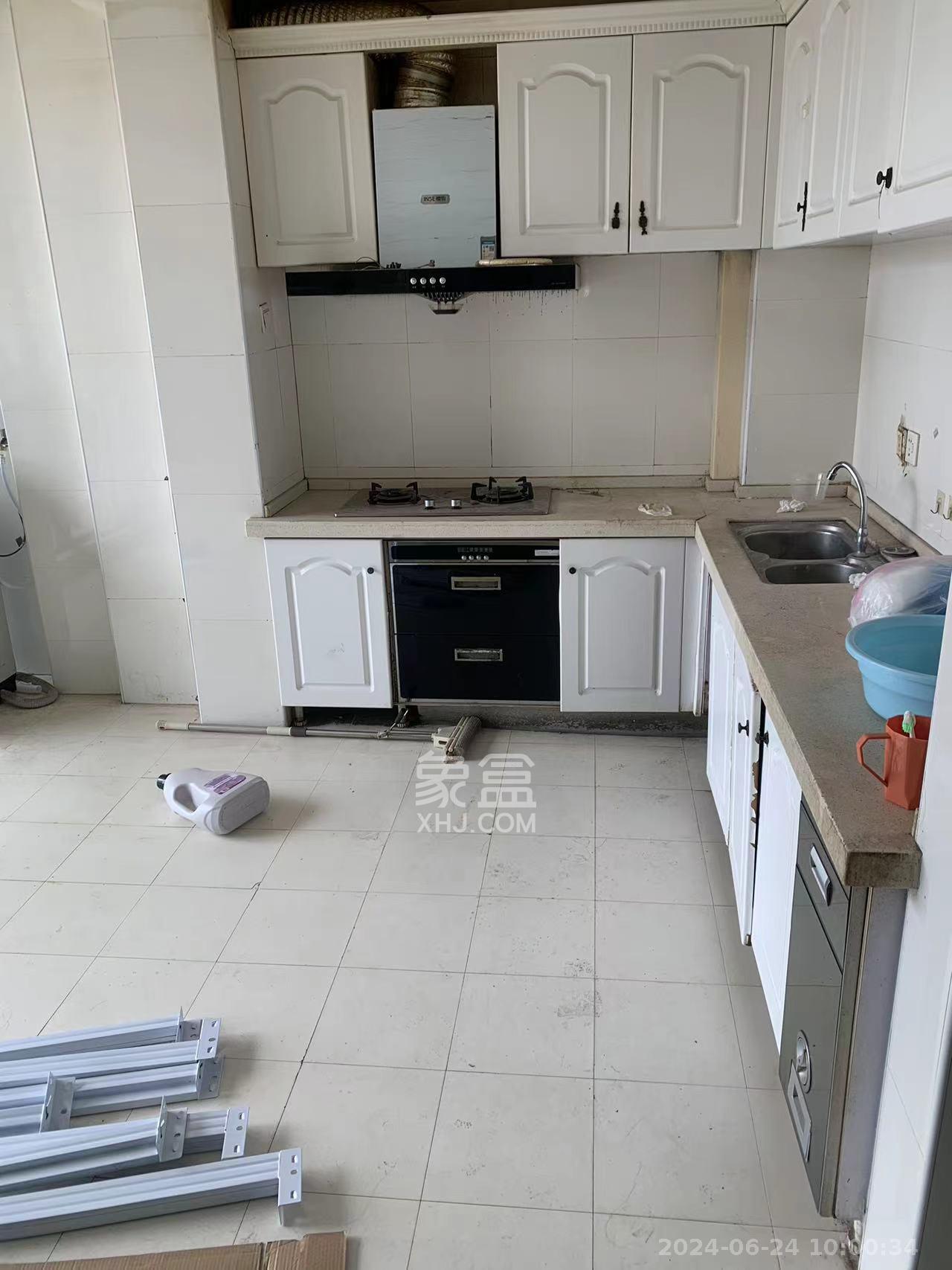 长宝1667  3室2厅2卫   4700.00元/月室内图