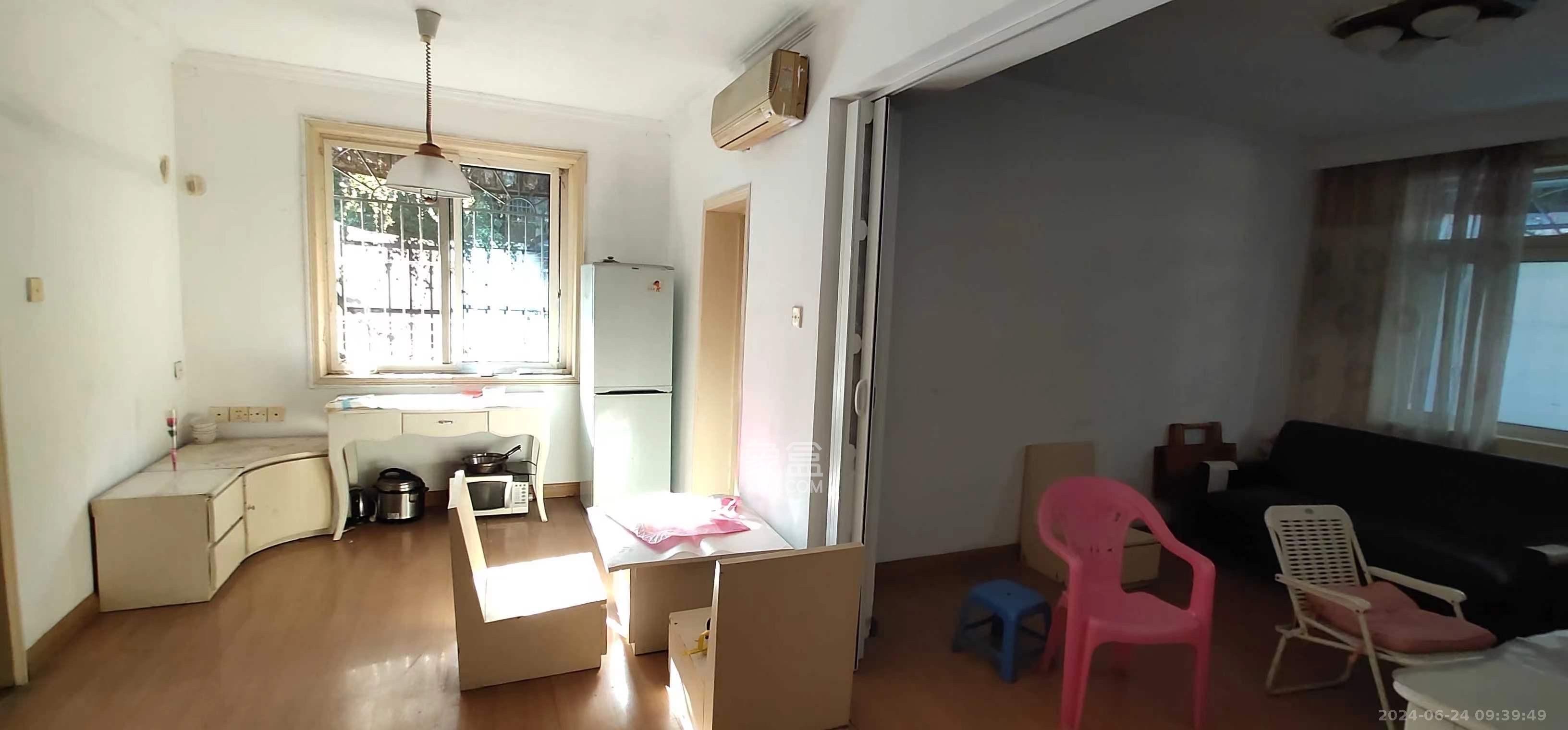 公路局宿舍  1室2厅1卫   2400.00元/月室内图1