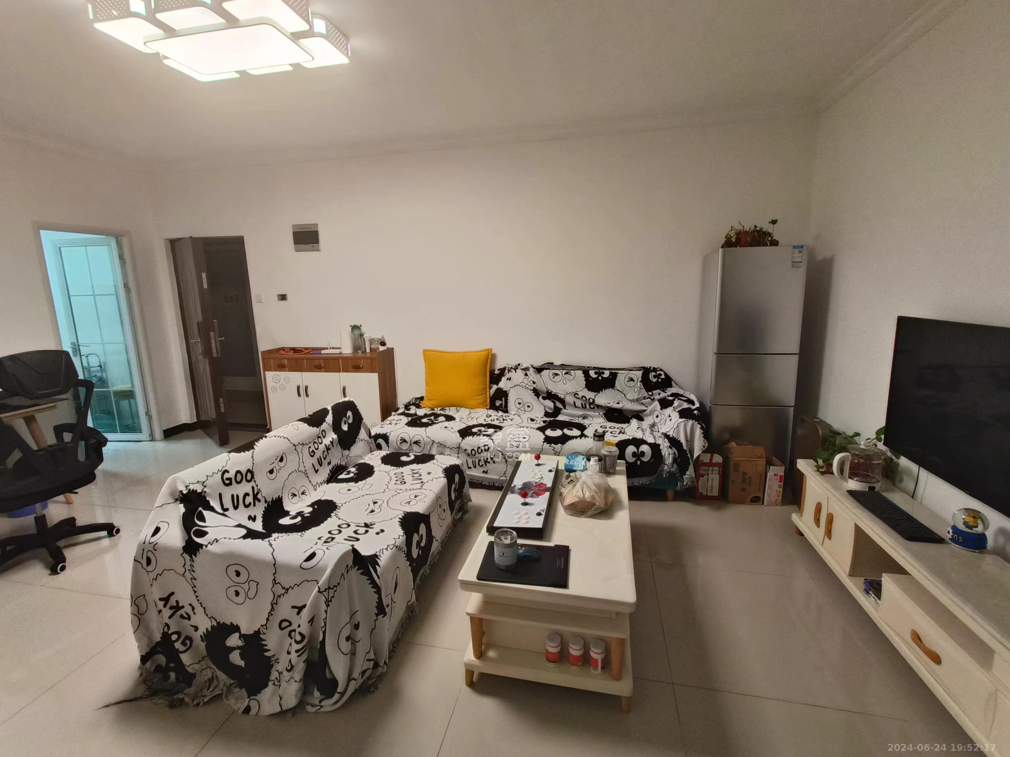 怡海星城  2室2厅1卫   1700.00元/月室内图