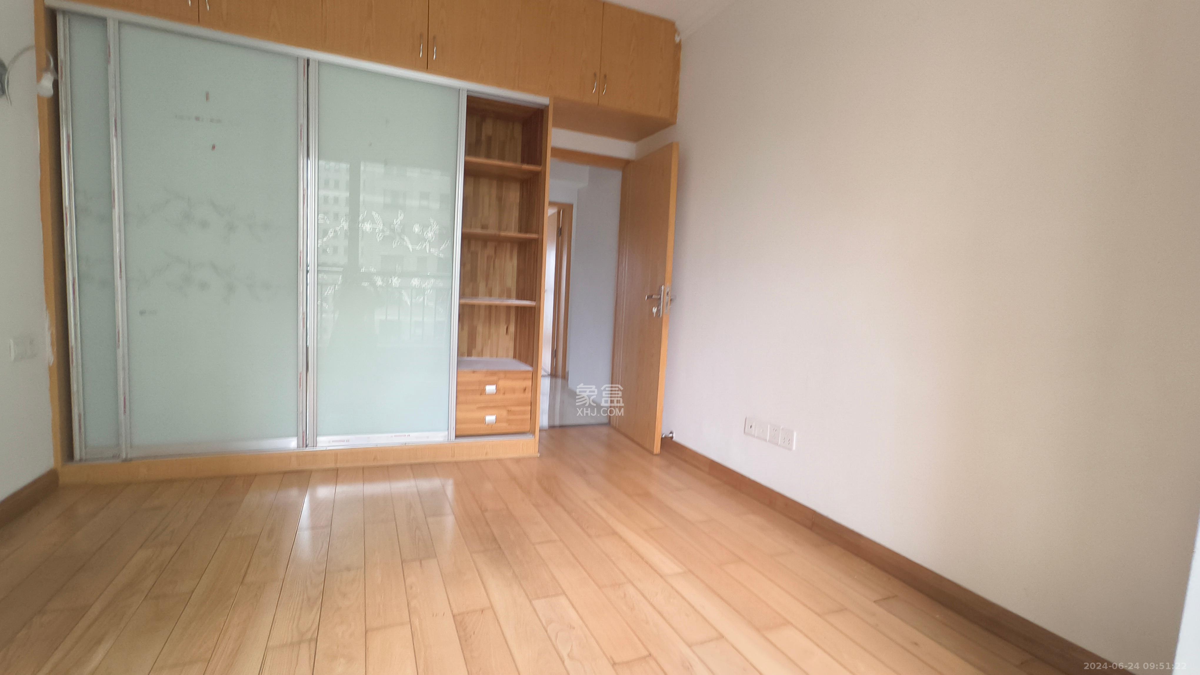 长盛岚庭  1室2厅1卫   2300.00元/月室内图