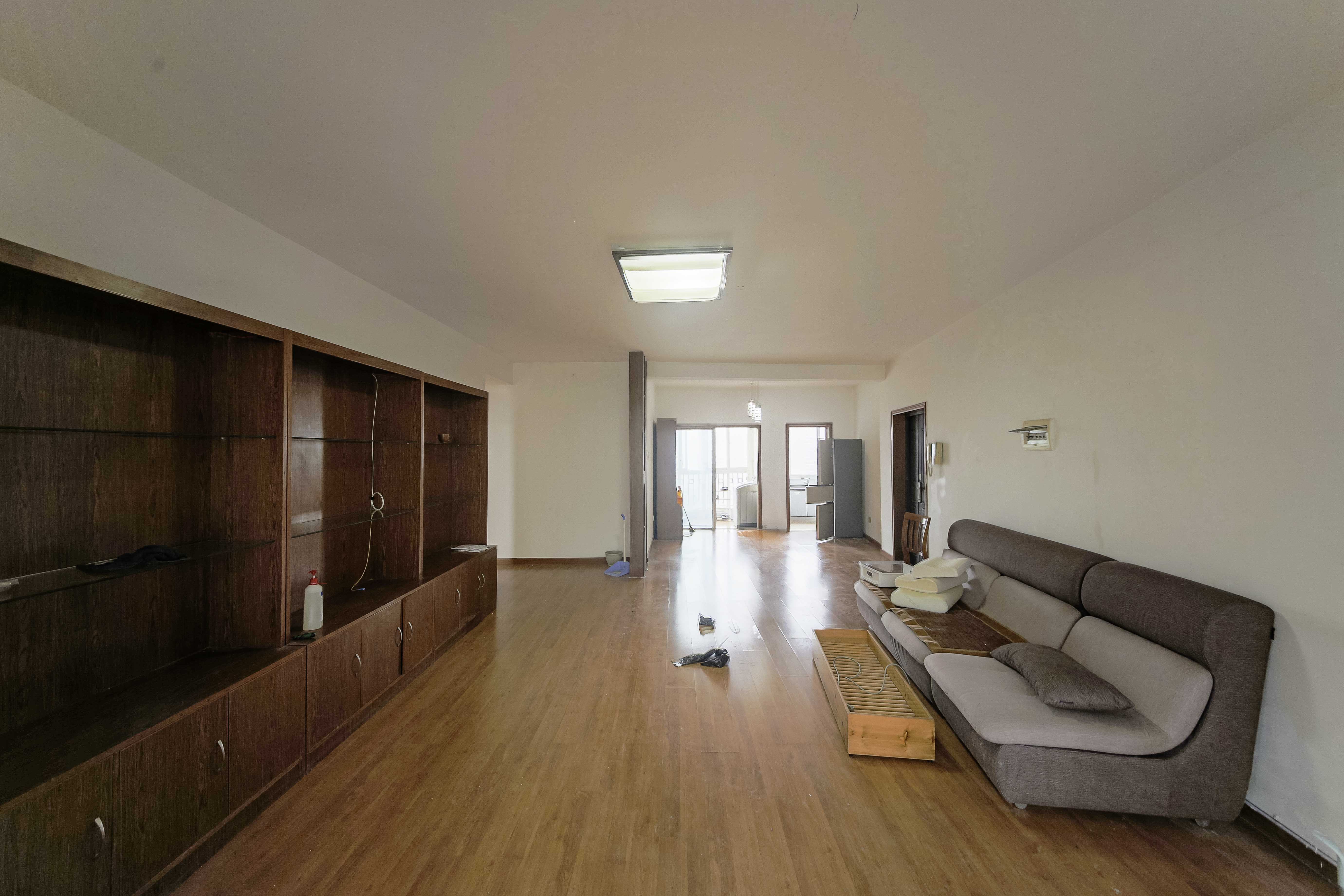 君临青园花都  3室2厅2卫    89.0万 君临青园花都  3室2厅2卫    89.0万客厅