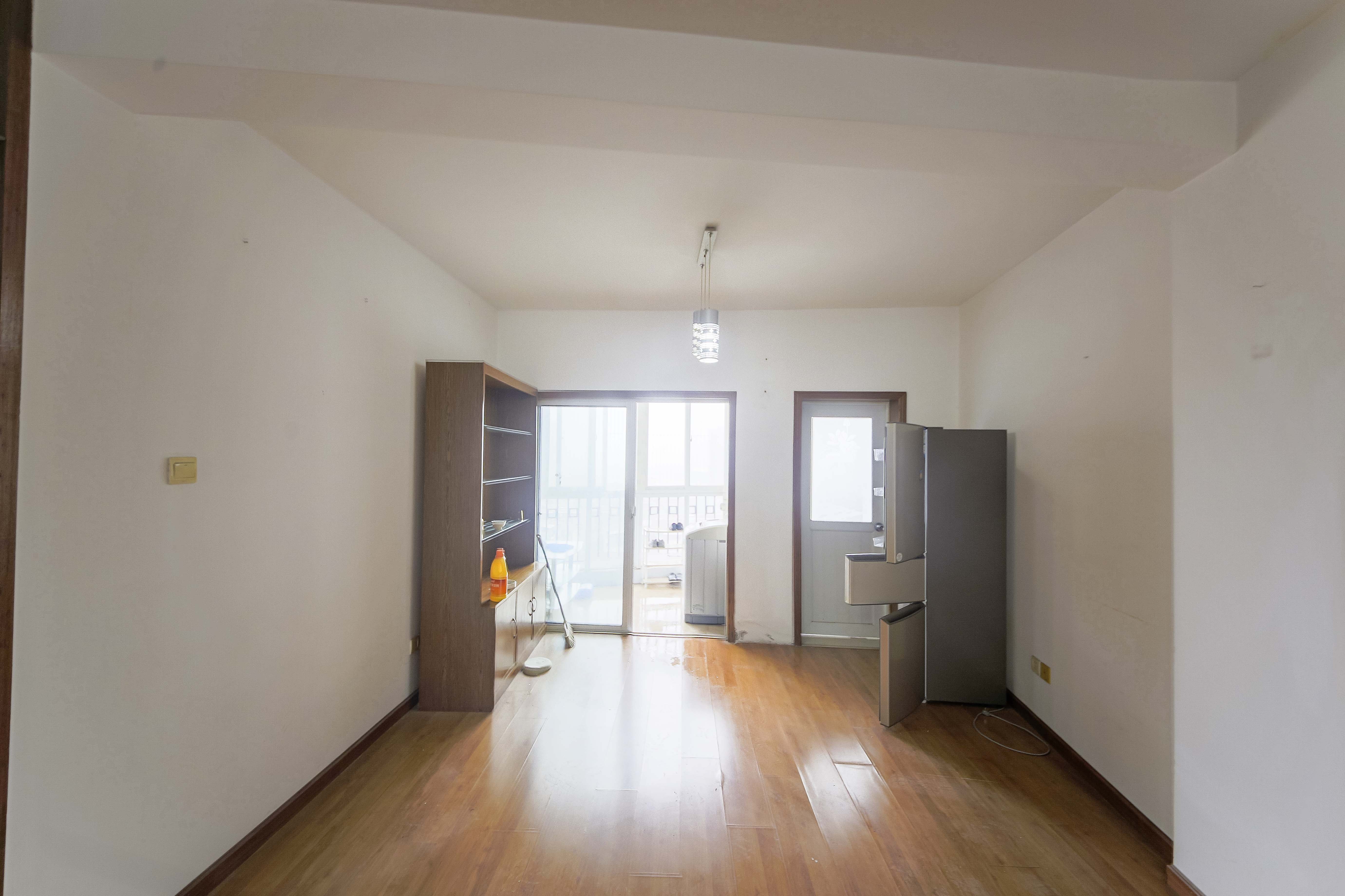 君临青园花都  3室2厅2卫    89.0万 君临青园花都  3室2厅2卫    89.0万客厅