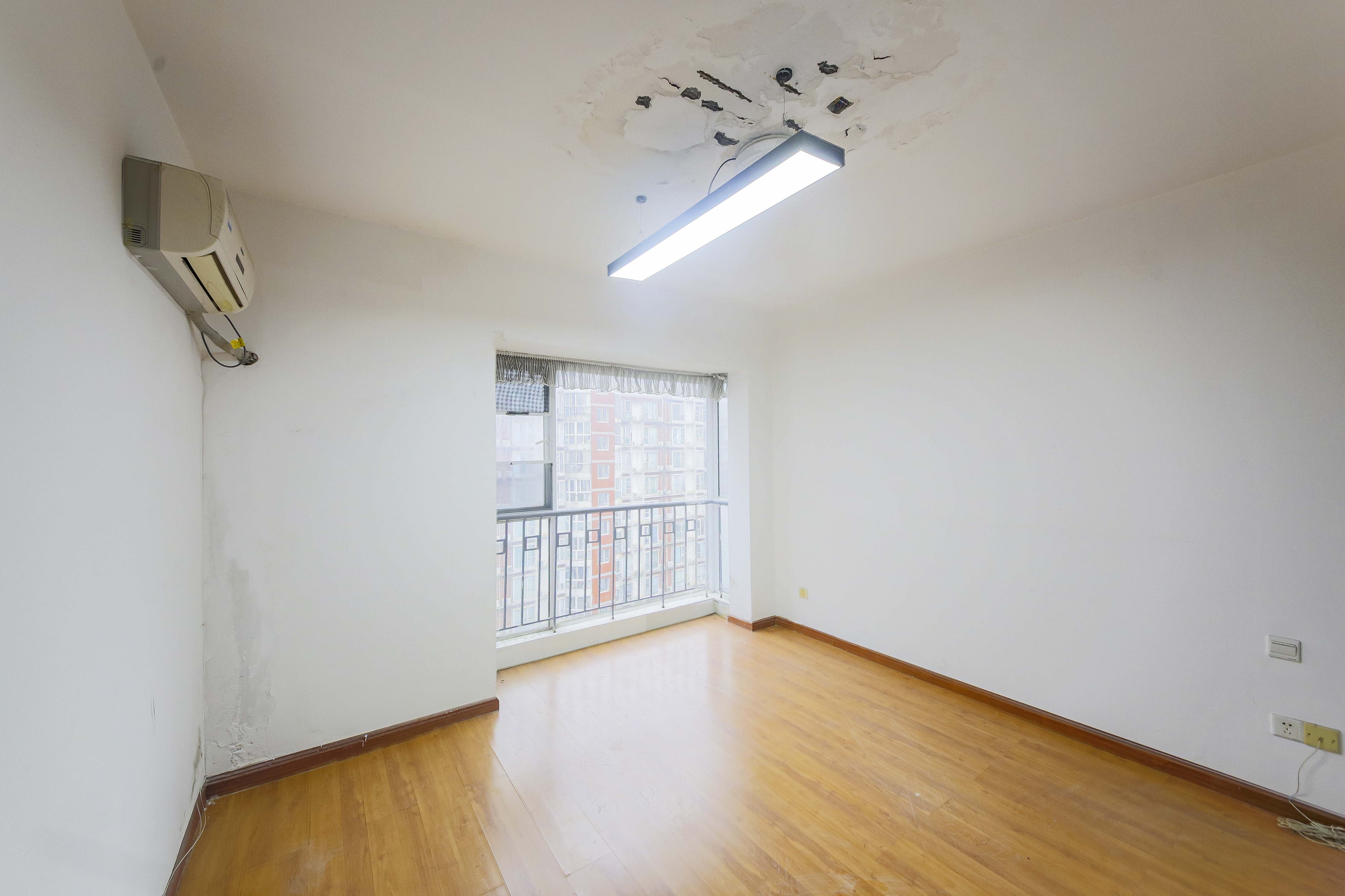 君临青园花都  3室2厅2卫    89.0万 君临青园花都  3室2厅2卫    89.0万卧室