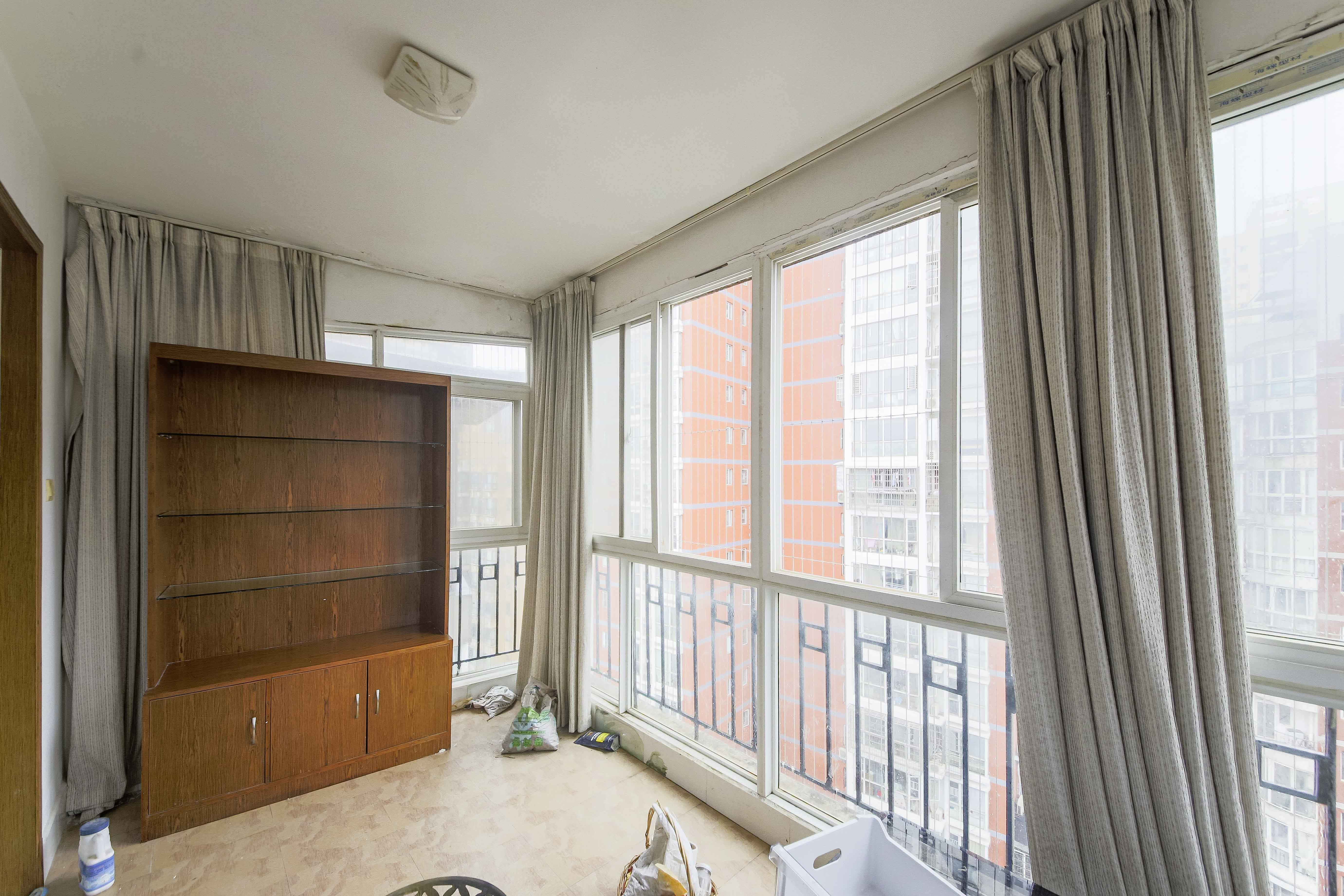 君临青园花都  3室2厅2卫    89.0万 君临青园花都  3室2厅2卫    89.0万阳台