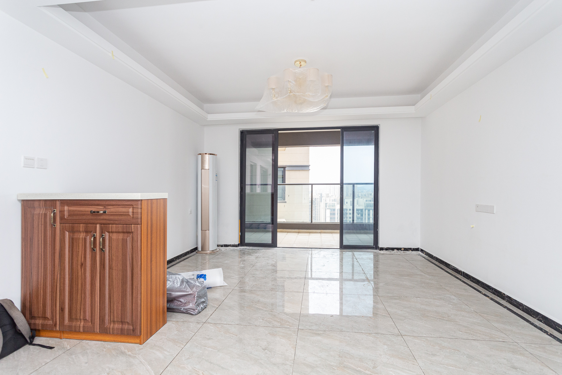 万润滨江天著  5室2厅2卫    169.0万 万润滨江天著  5室2厅2卫    169.0万客厅