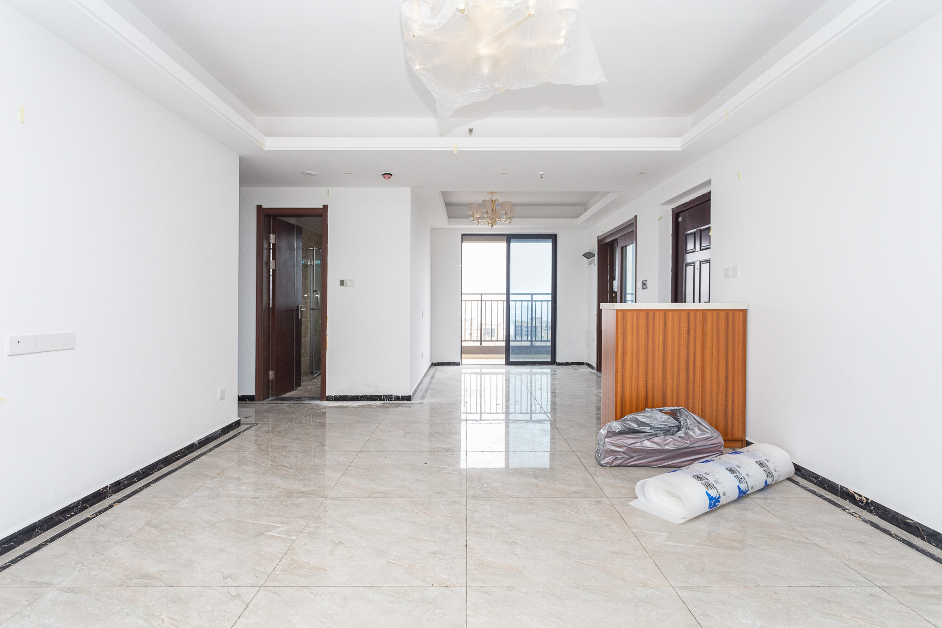 万润滨江天著  5室2厅2卫    169.0万 万润滨江天著  5室2厅2卫    169.0万客厅