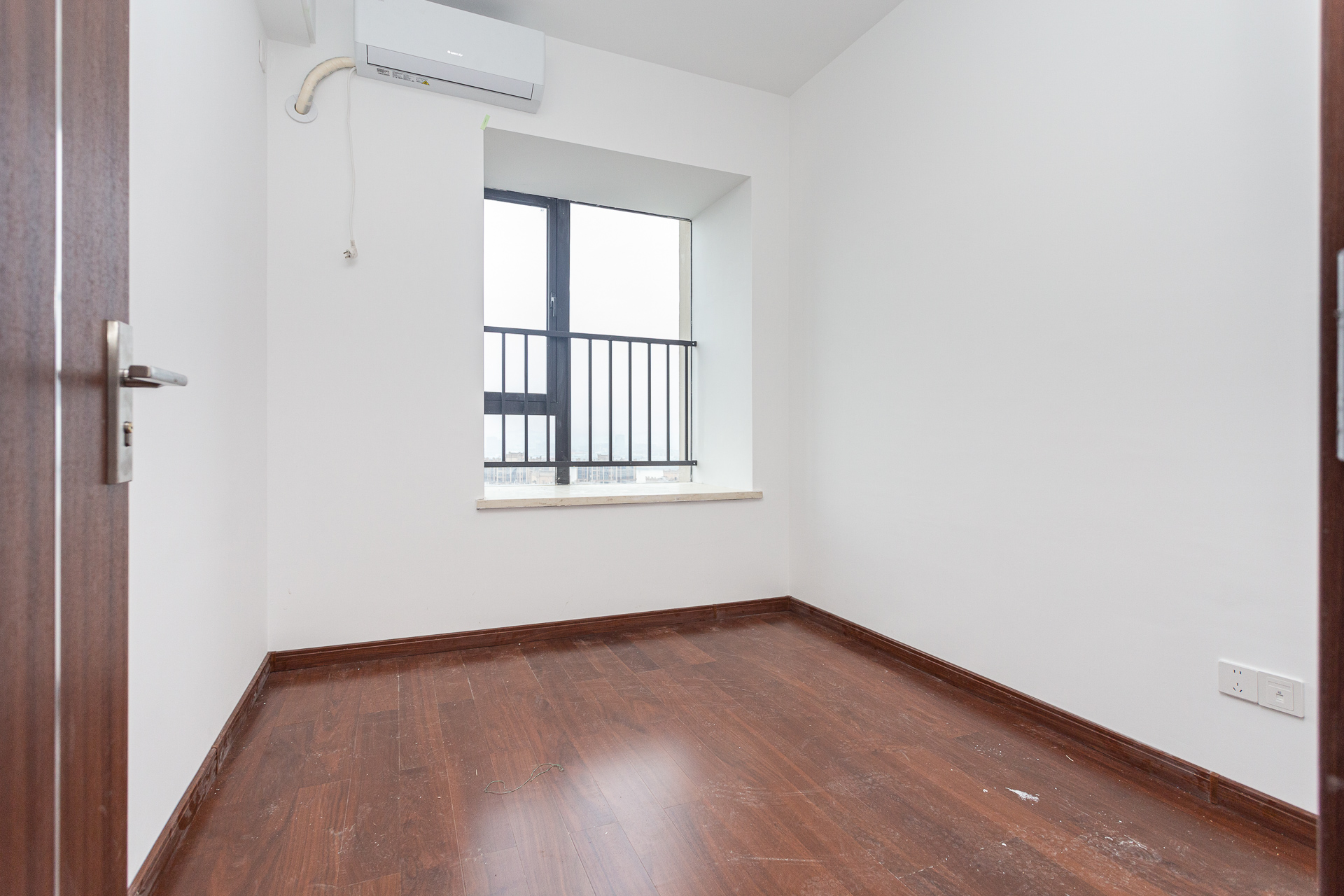 万润滨江天著  5室2厅2卫    169.0万 万润滨江天著  5室2厅2卫    169.0万卧室