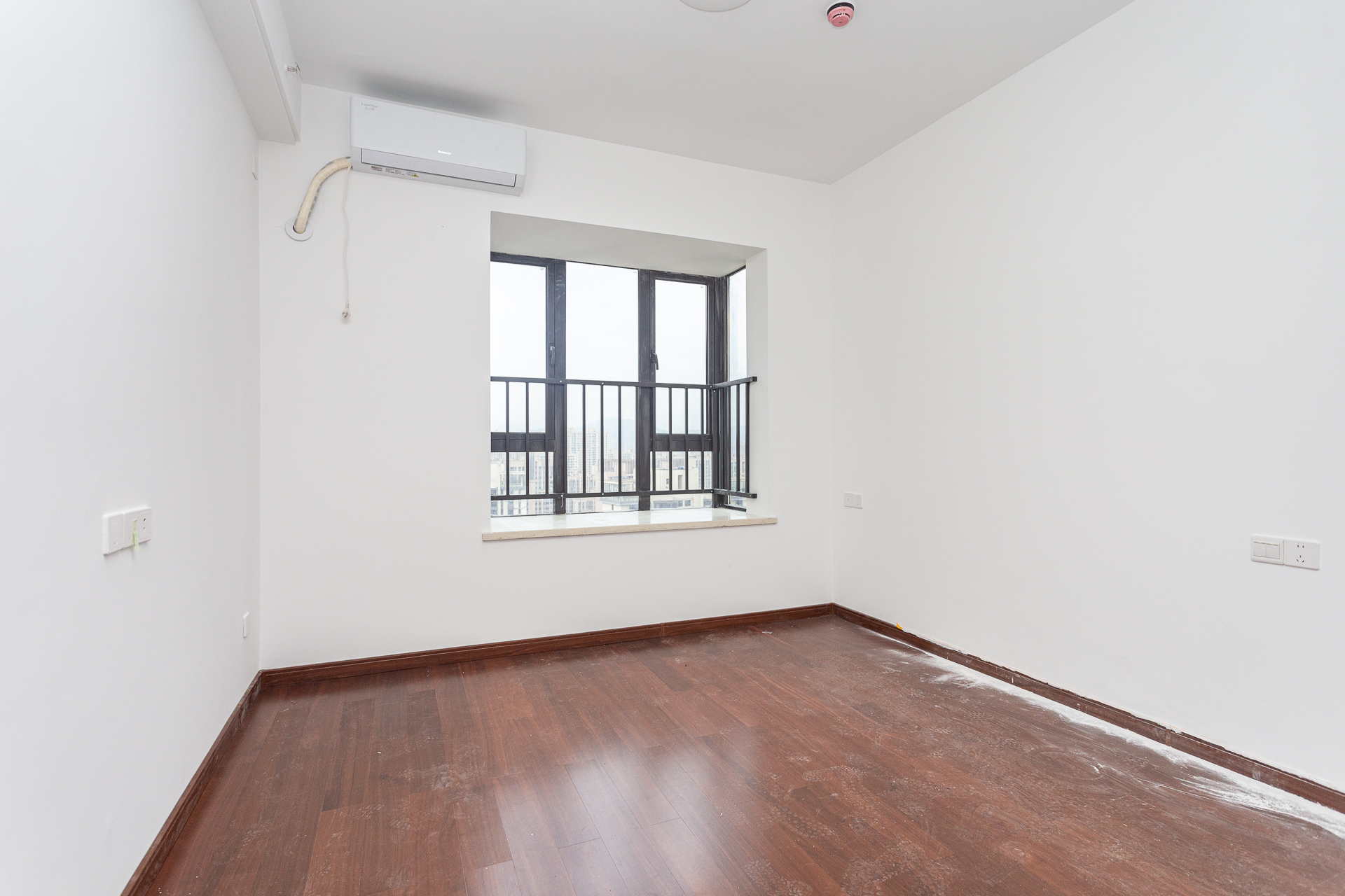 万润滨江天著  5室2厅2卫    169.0万 万润滨江天著  5室2厅2卫    169.0万卧室