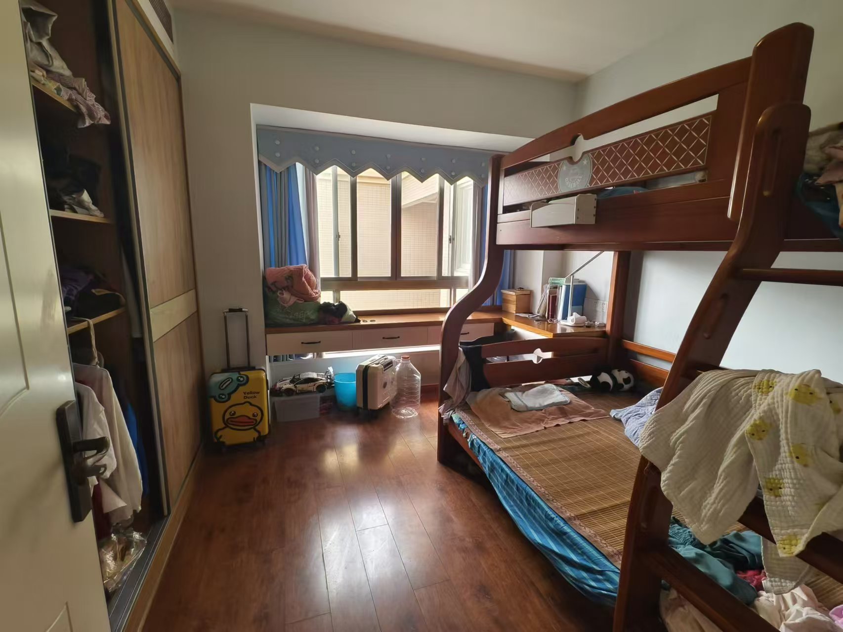 奥园广场  4室2厅2卫    81.0万 奥园广场  4室2厅2卫    81.0万室内图