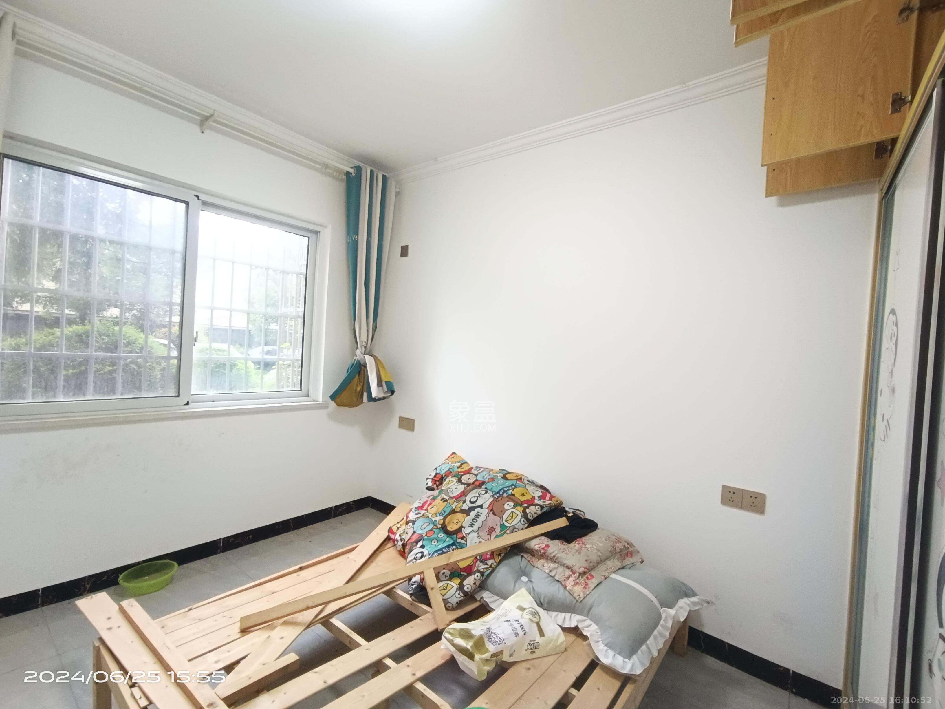 鑫天格林香山  4室2厅2卫   2500.00元/月室内图