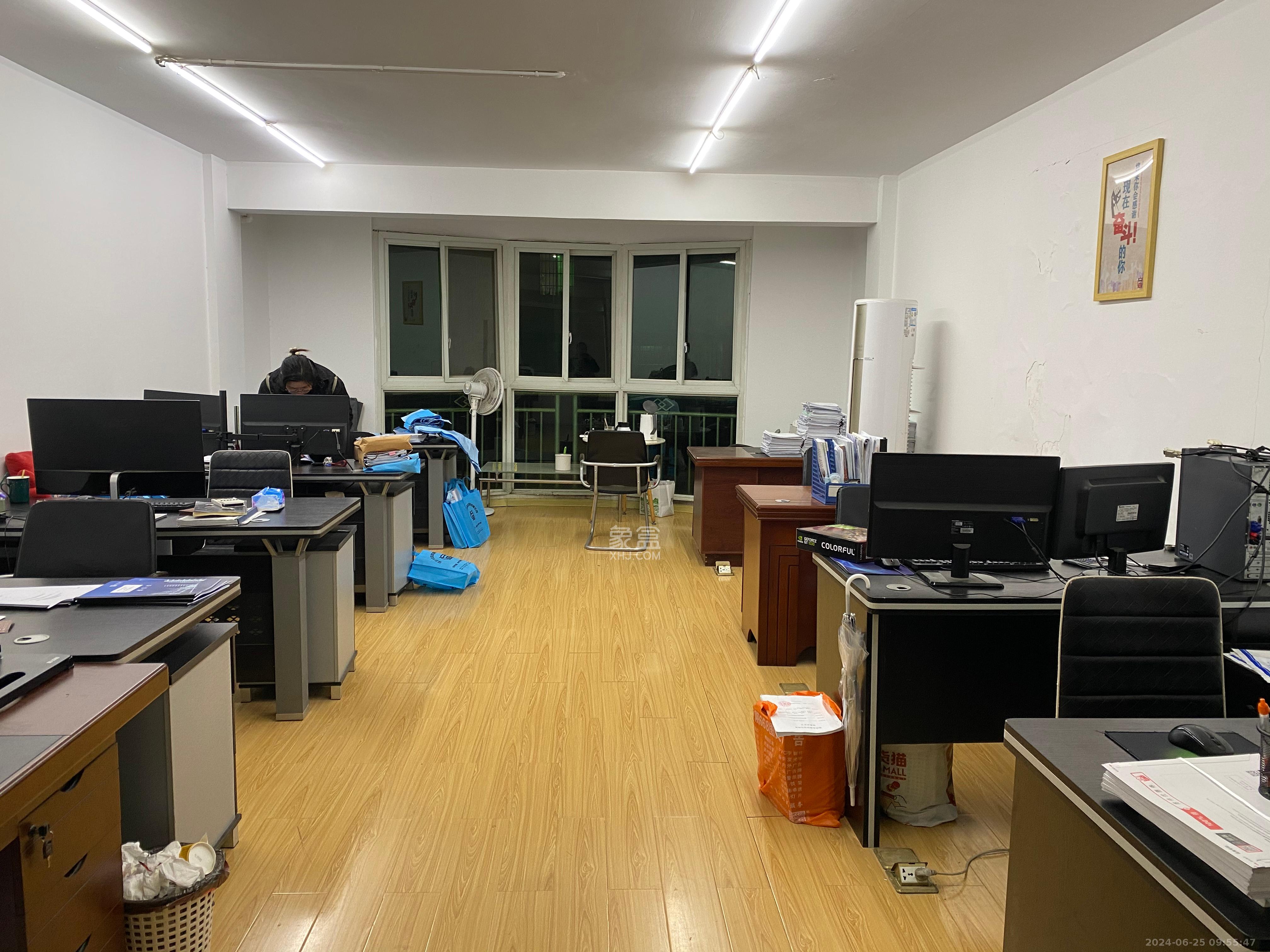 佳远小区（马王堆）  4室2厅1卫   3200.00元/月室内图1
