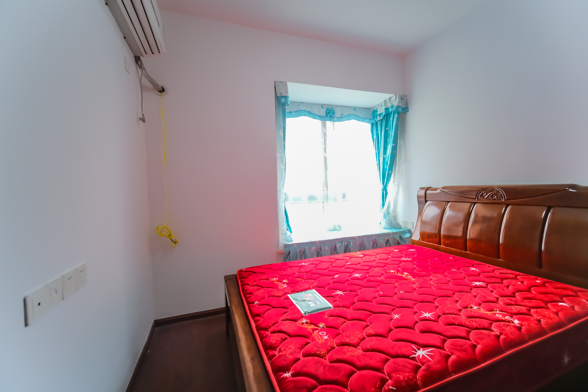 山水湾 4室2厅2卫 70.0万 山水湾 4室2厅2卫 70.0万卧室