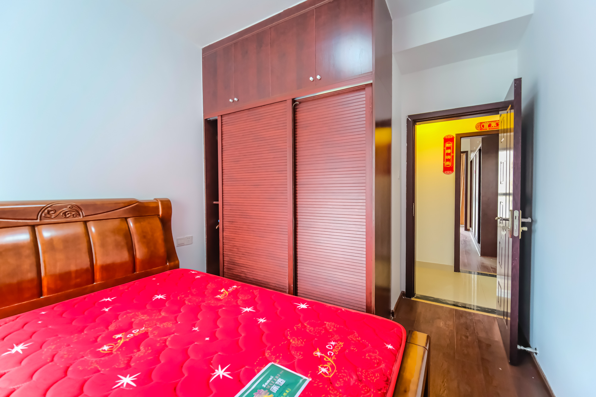 山水湾 4室2厅2卫 70.0万 山水湾 4室2厅2卫 70.0万卧室