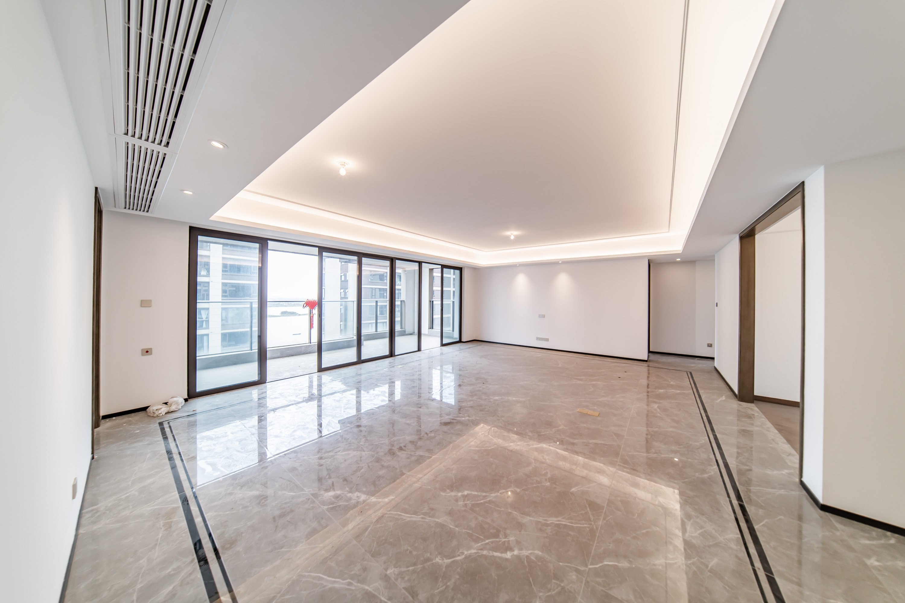 建发电建江山悦  4室2厅3卫   360.00万客厅