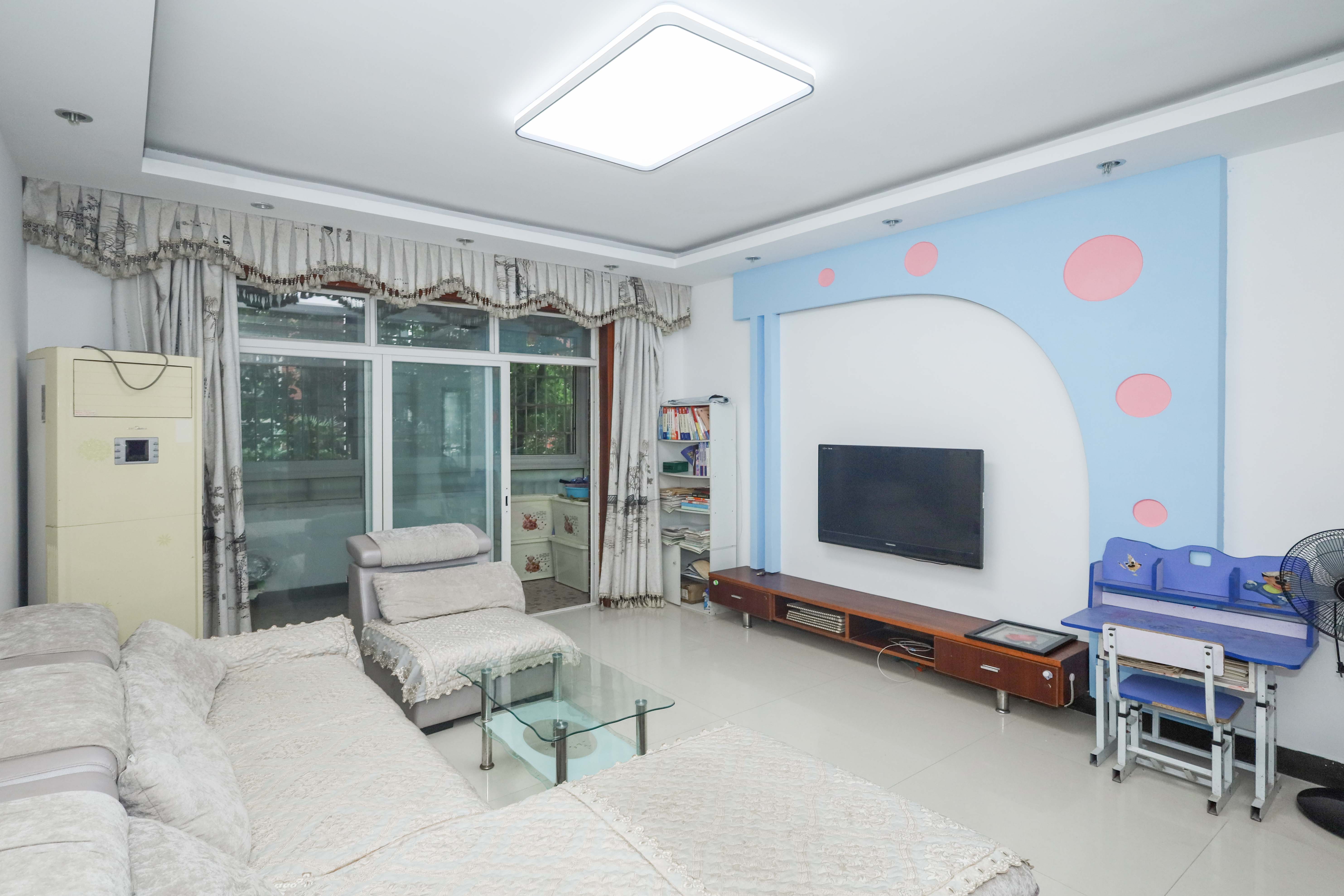 山水英伦 2室2厅1卫 62.0万 山水英伦 2室2厅1卫 62.0万客厅