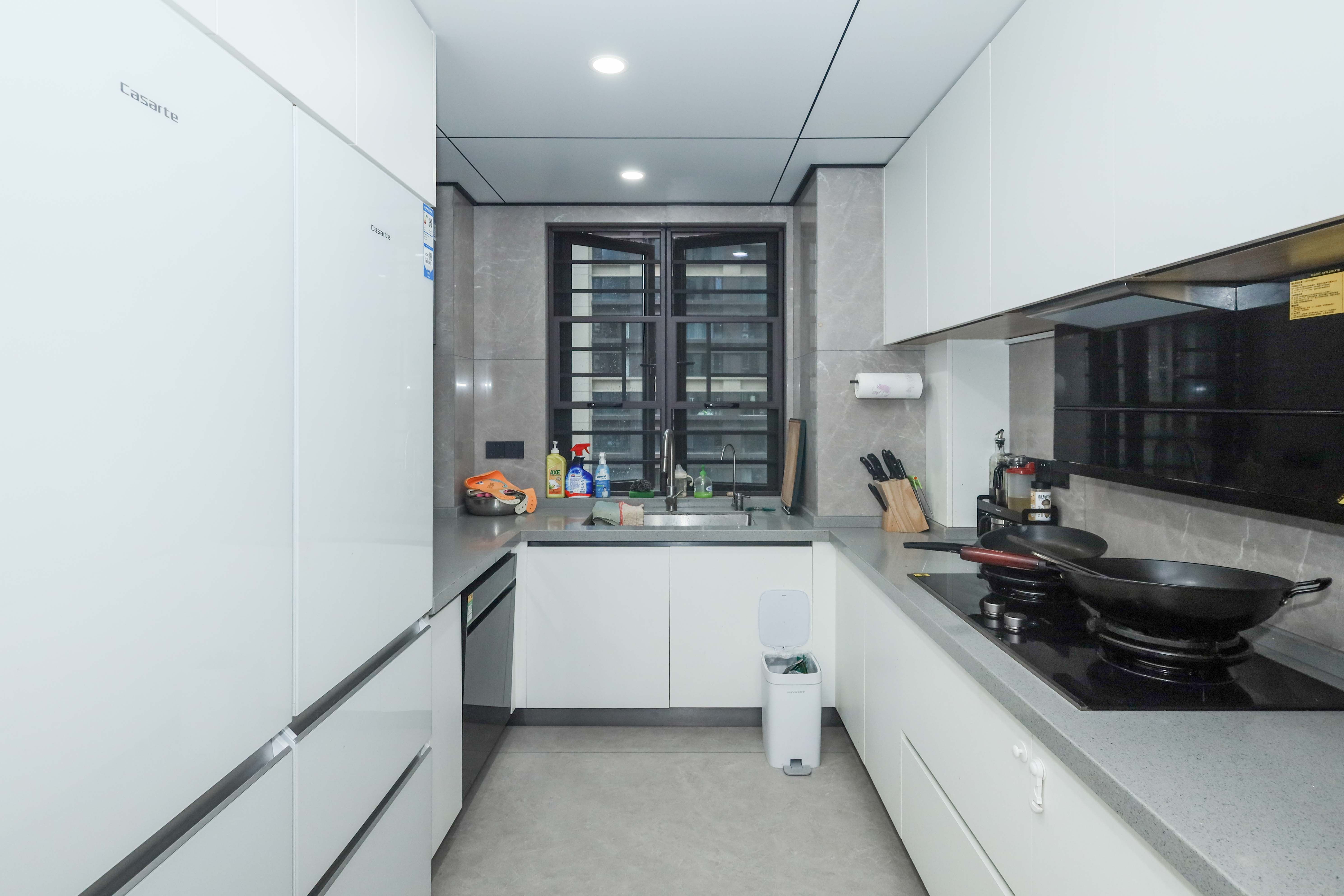 建发央著  4室2厅3卫   450.00万厨房
