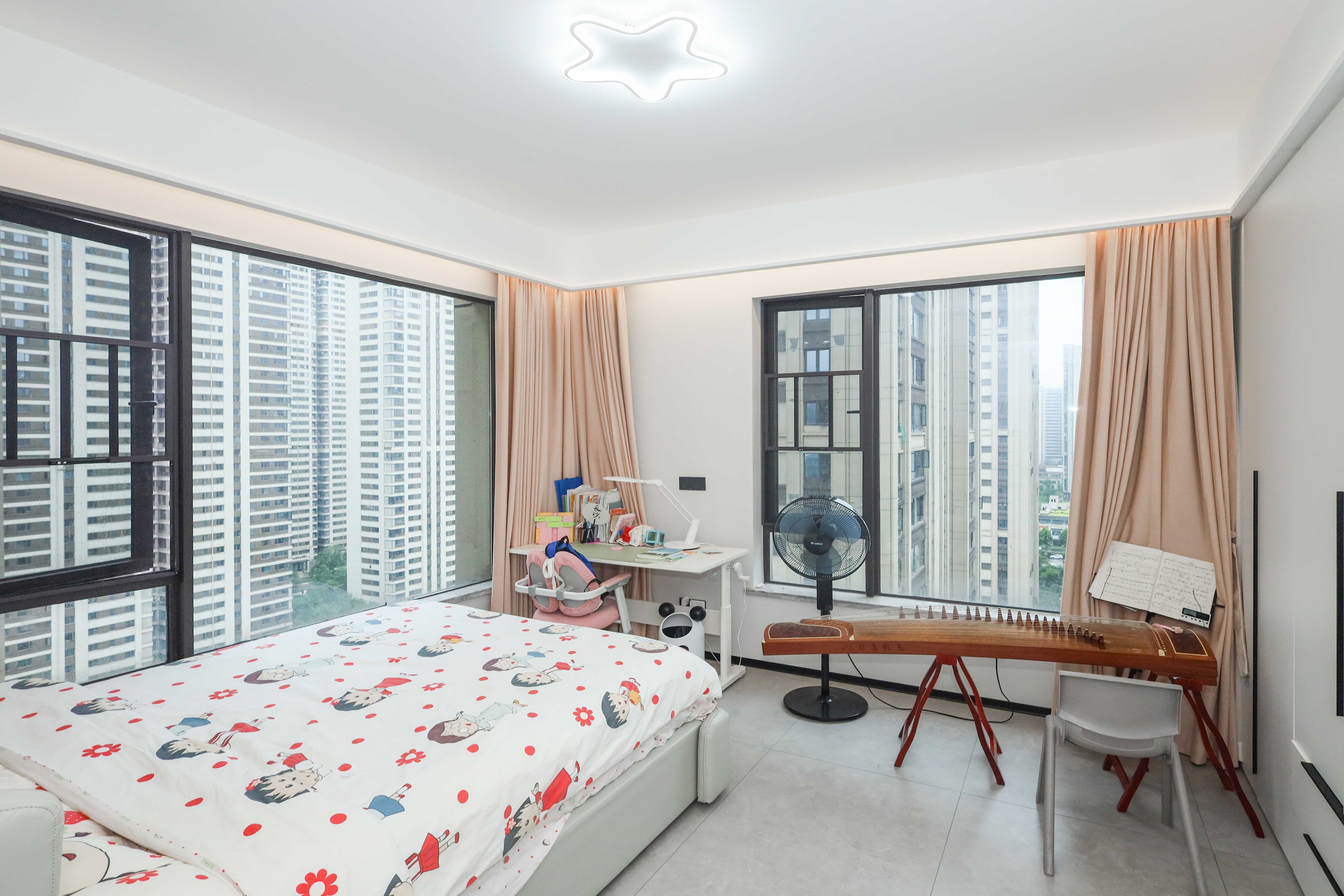 建发央著  4室2厅3卫   450.00万卧室